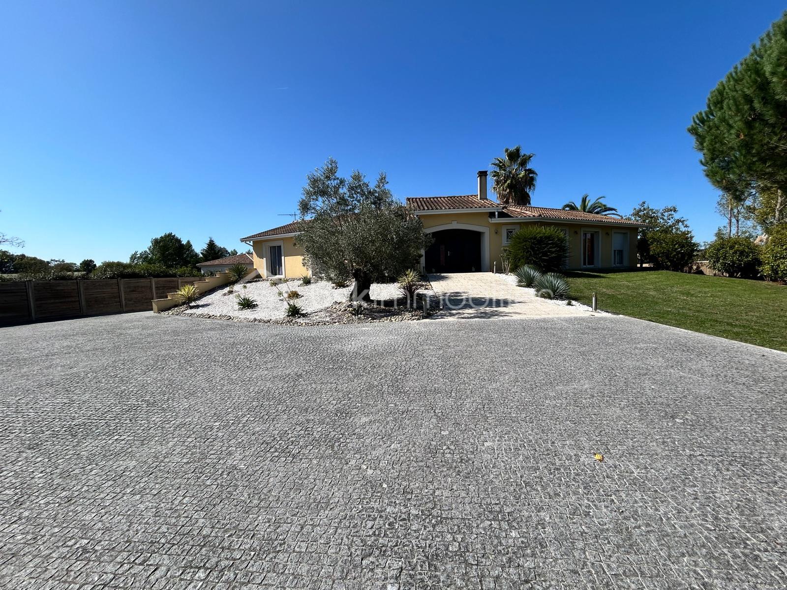 Maison traditionnelle de 201,20 m² - S17++++.jpg