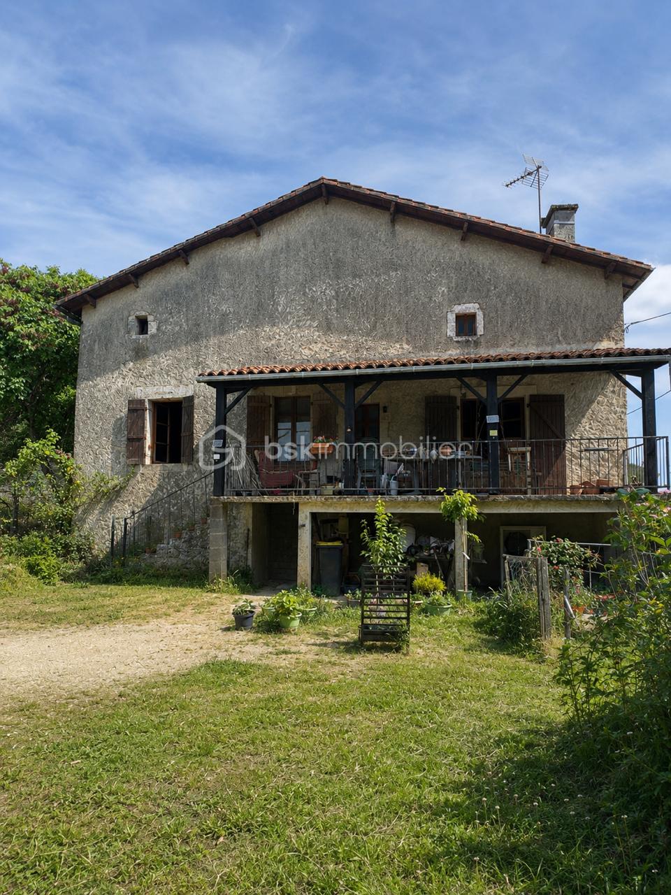 Maison 5 pièces 100 m² · à Ruffec · 100 m² · 128 000 €