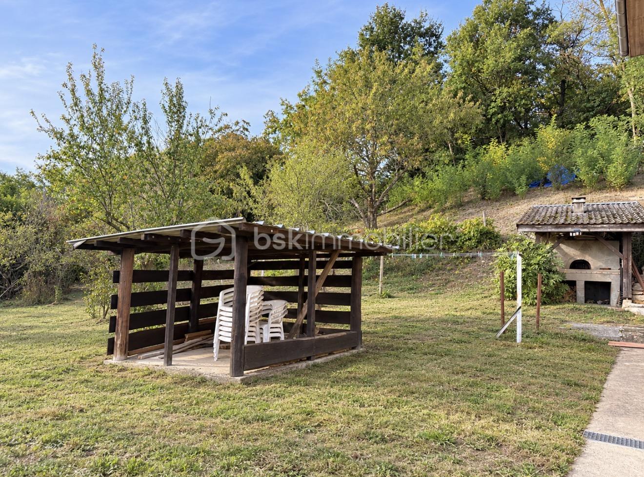 Maison Champier Contour Terrain arrière Four.jpg