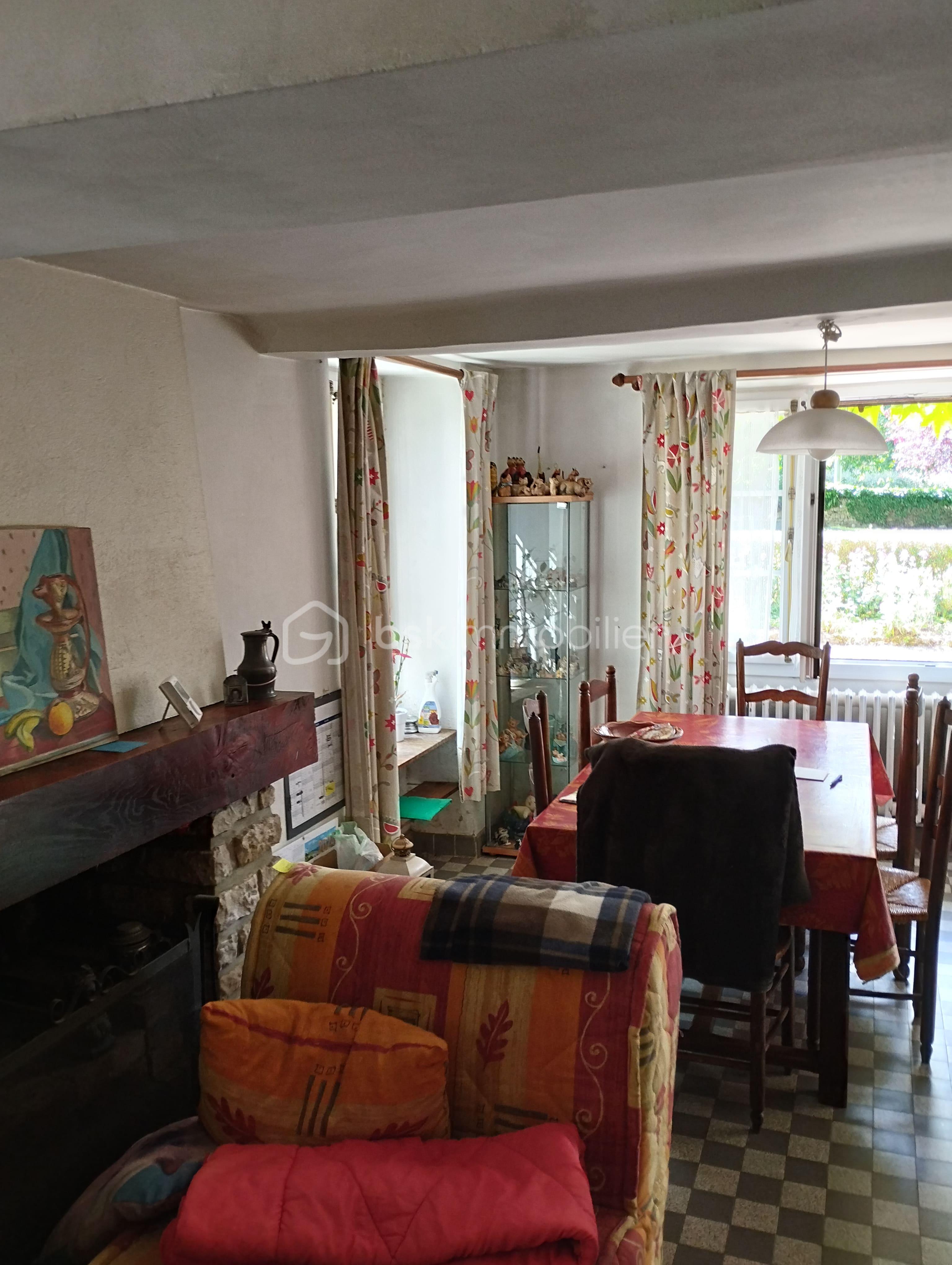 Maison ancienne de 106 m² - Séjour 2 (1).jpg