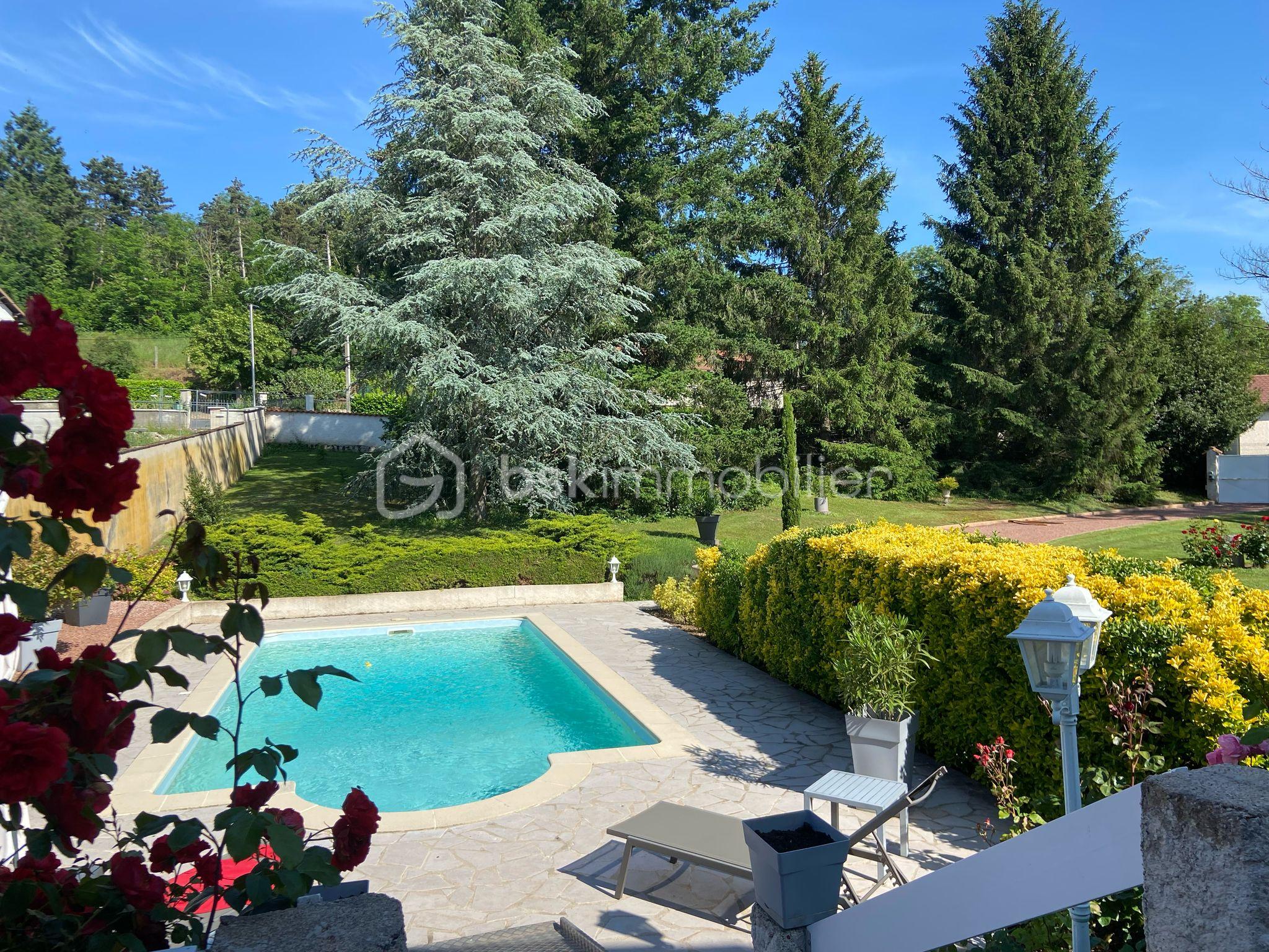 Maison de 250 m² - photo_1bc4aec112064a5dcf564348ac304ebe.jpg