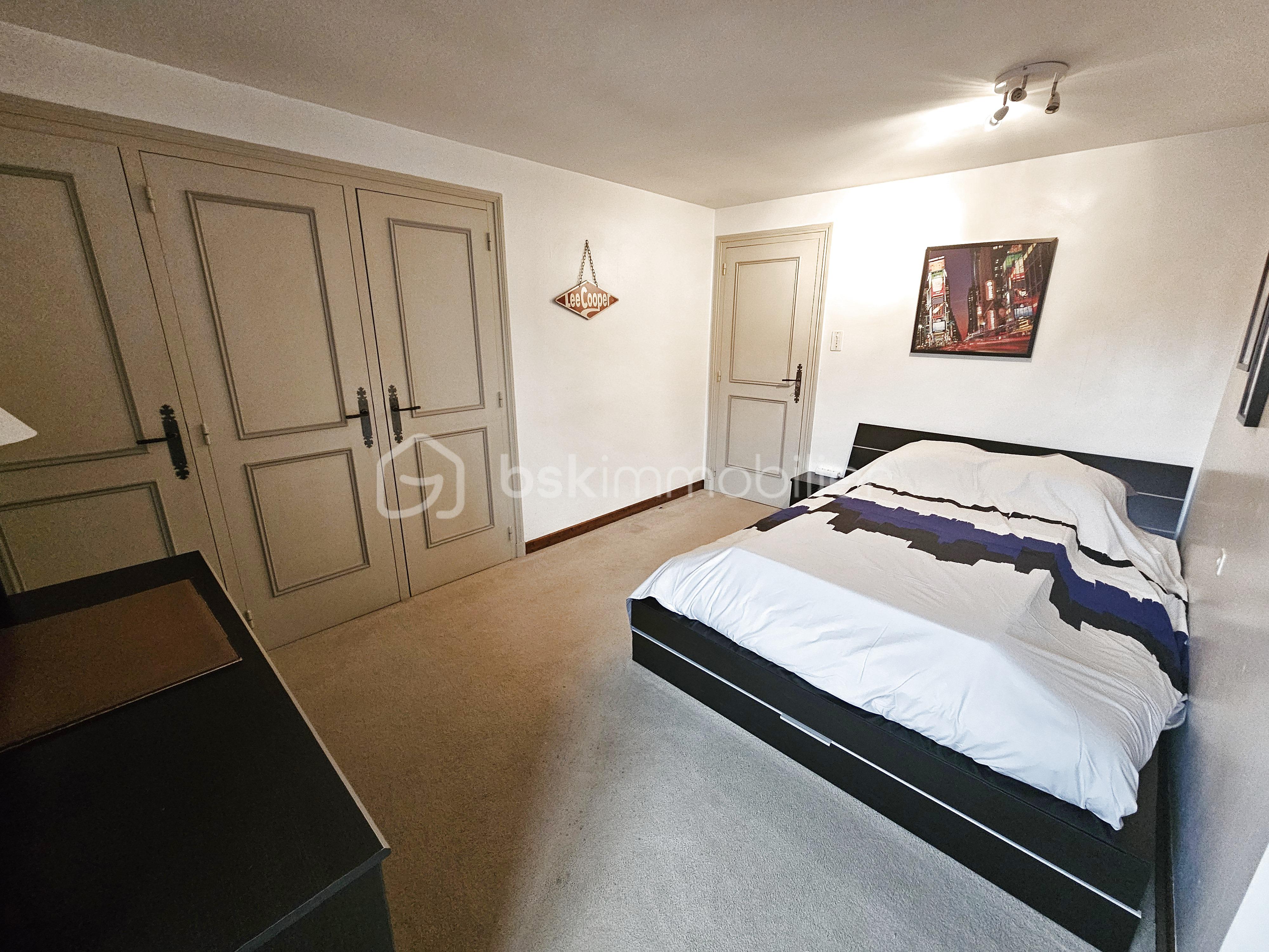 Maison de 250 m² - photo_fc1a45ea7ca802d1d8071840d2a94774_Inc_0.jpg