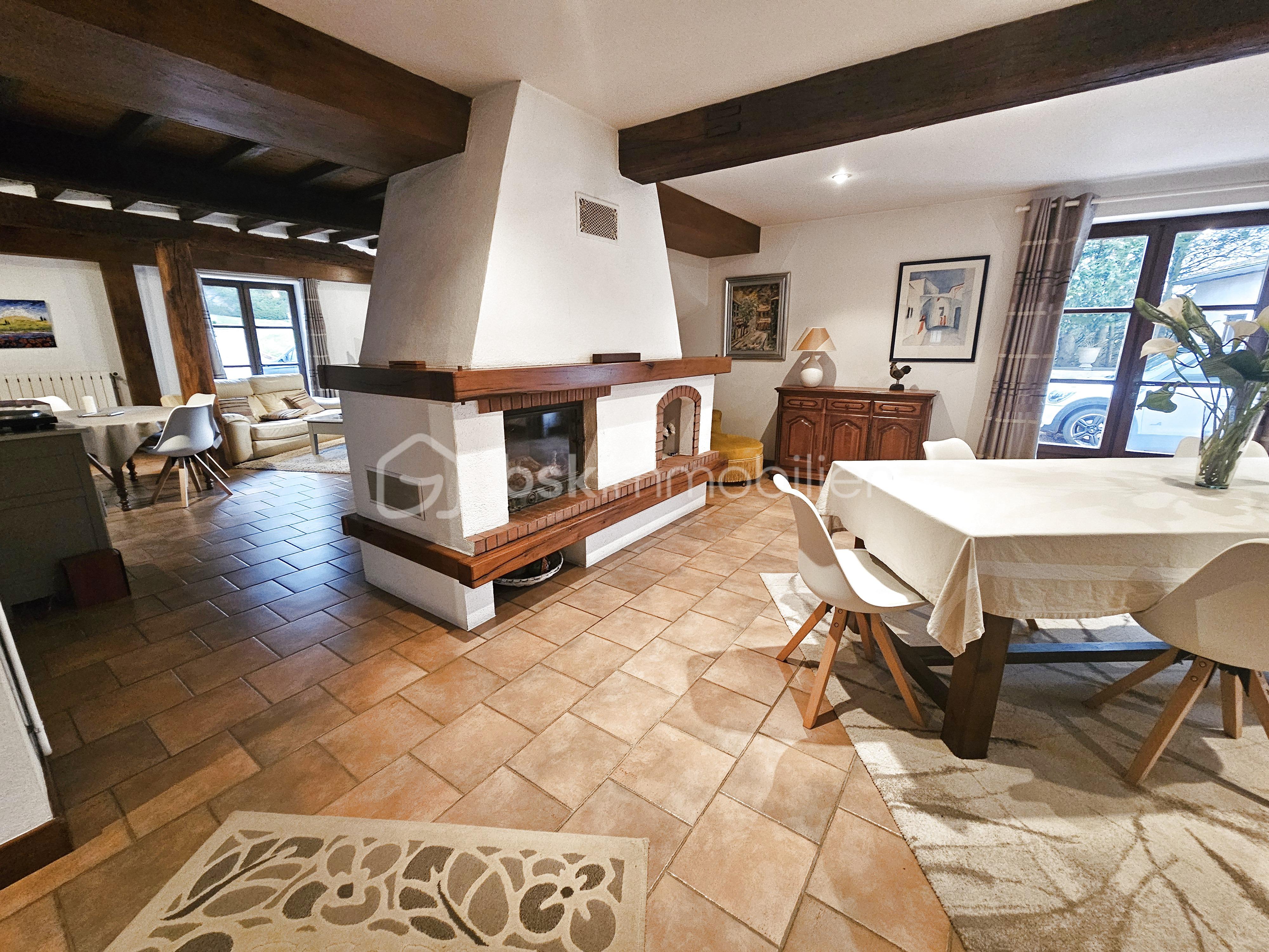 Maison de 250 m² - photo_e308b5070b95ccb2384f6fbbff65dc25_Inc_0.jpg