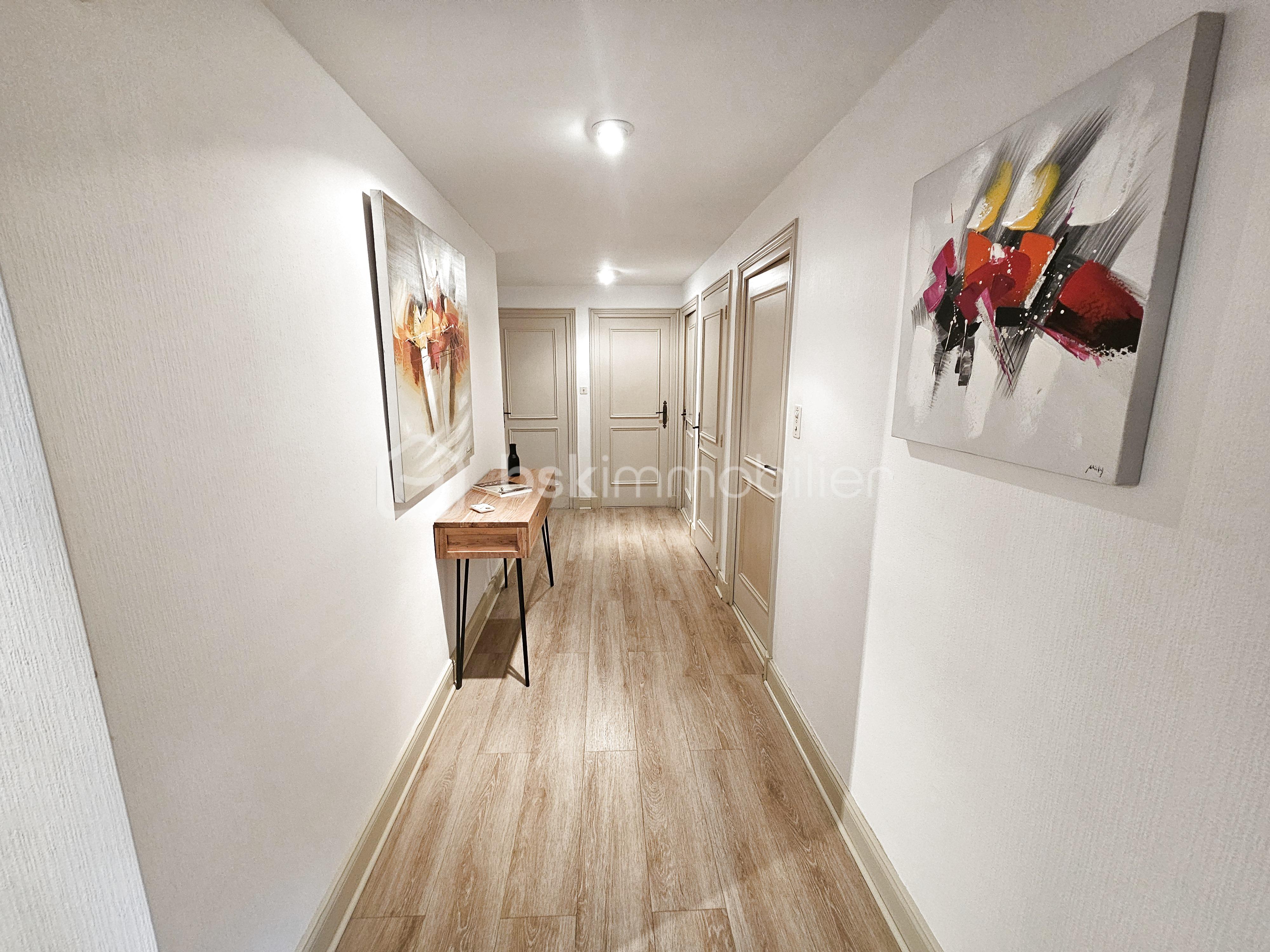 Maison de 250 m² - photo_b86d27447c911c8dc9dc3bffcc9cdf6b_Inc_0.jpg