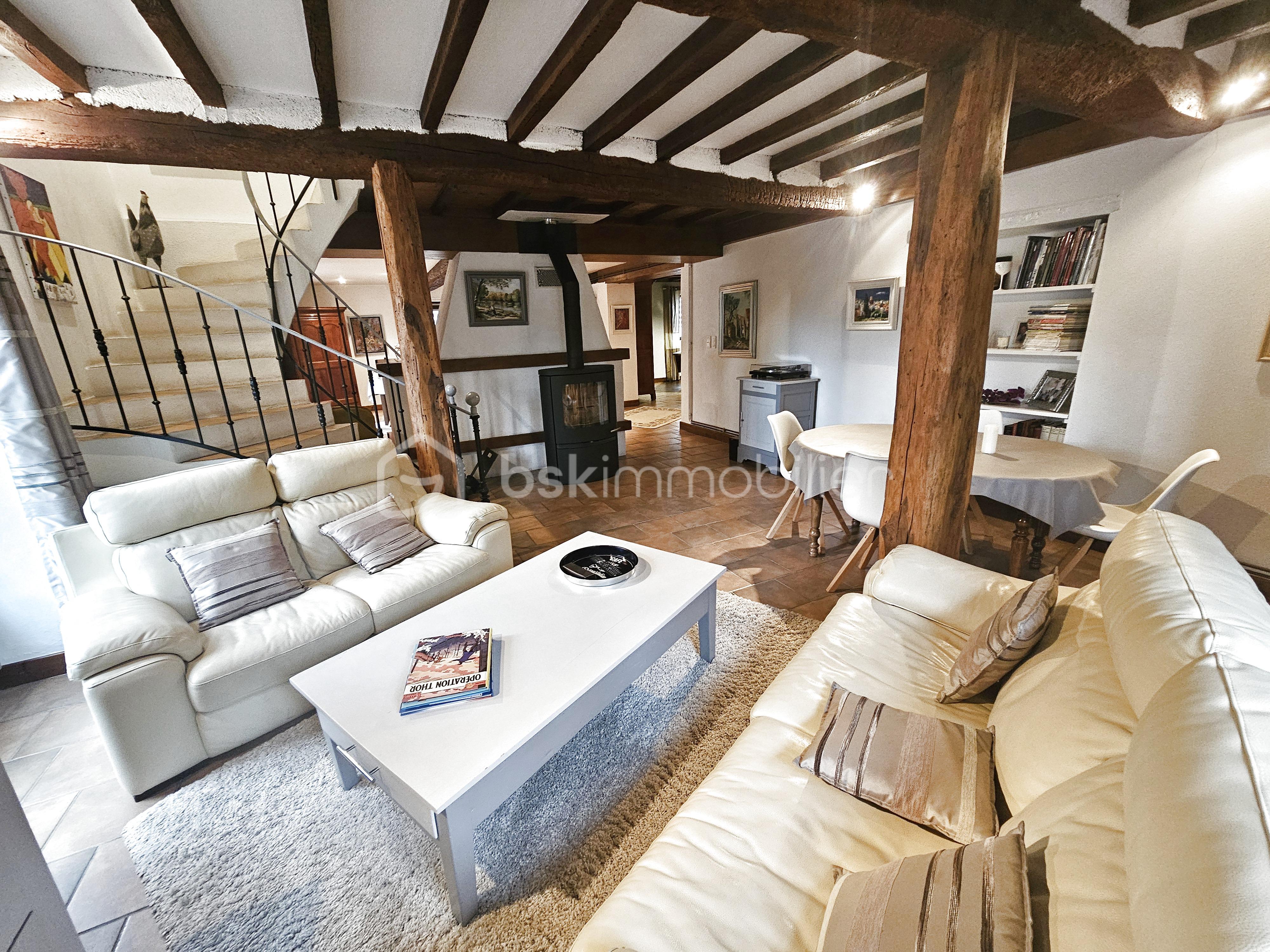 Maison de 250 m² - photo_98bb93f614b17aa3805ec24e34282ddd_Inc_0.jpg