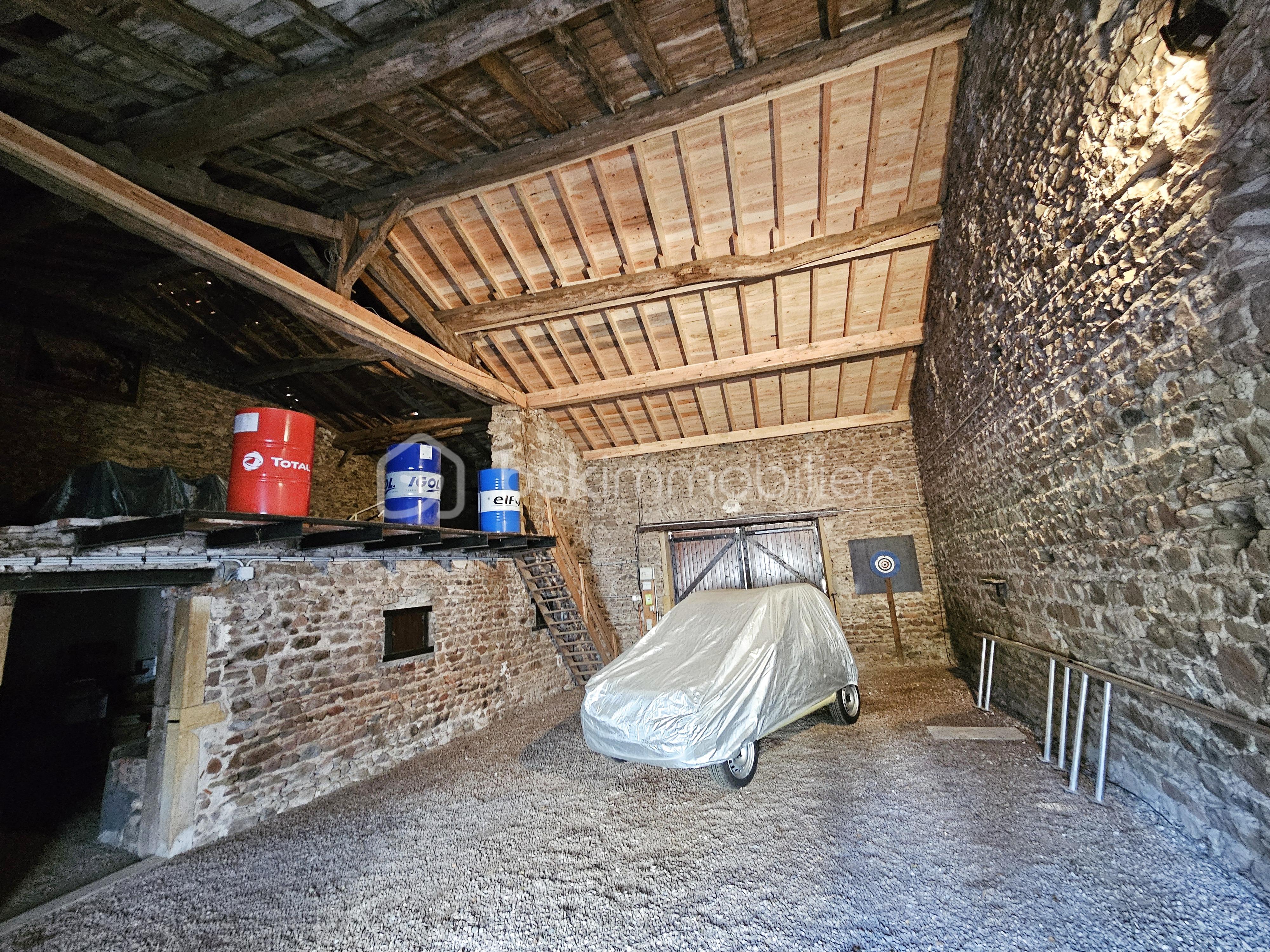 Maison de 250 m² - photo_d9b71061c2b95883a74fac1453acfeb9_Inc_0.jpg