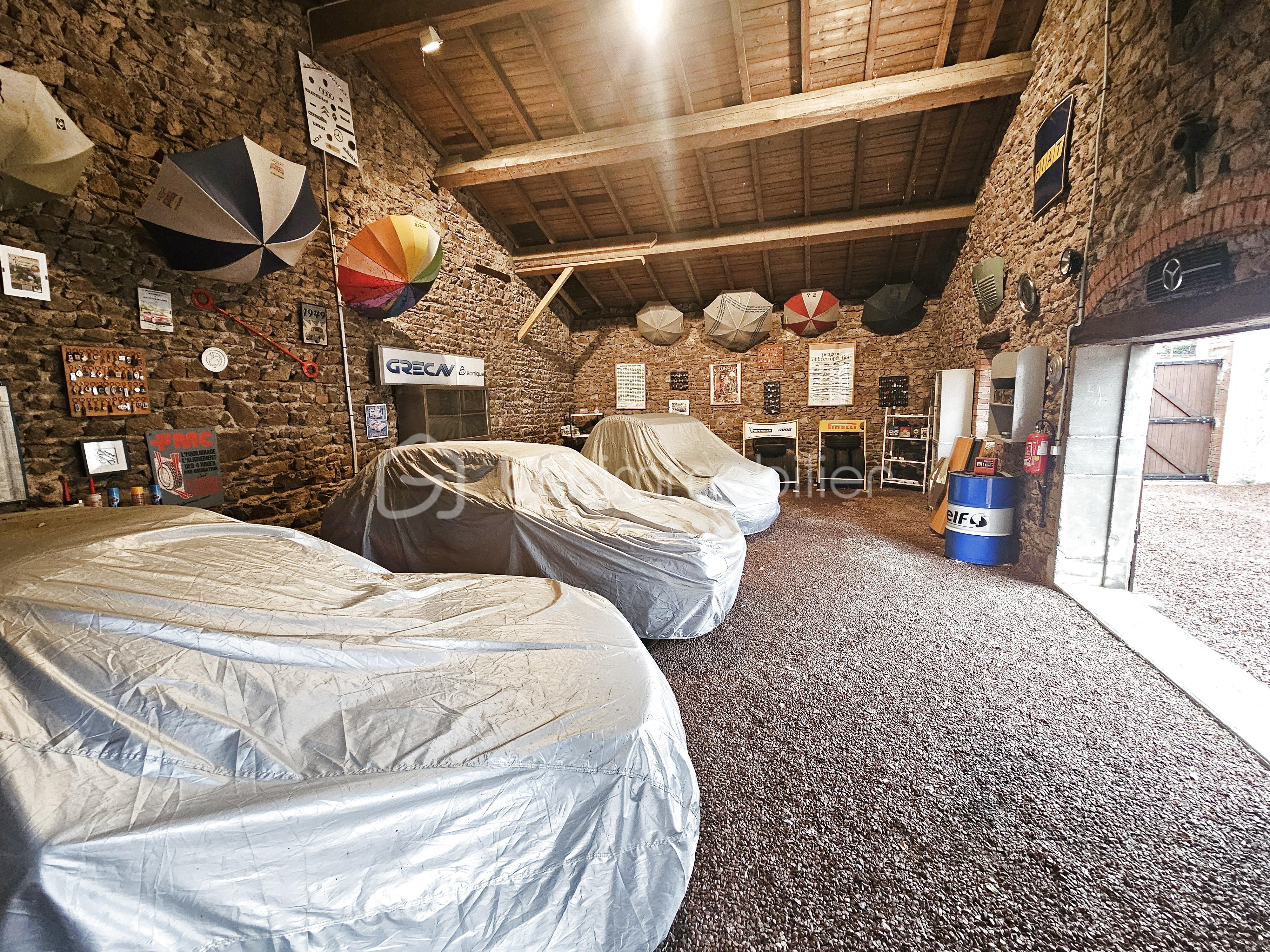 Maison de 250 m² - photo_c9cbf6015efb2de679128095064551c8_Inc_0.jpg