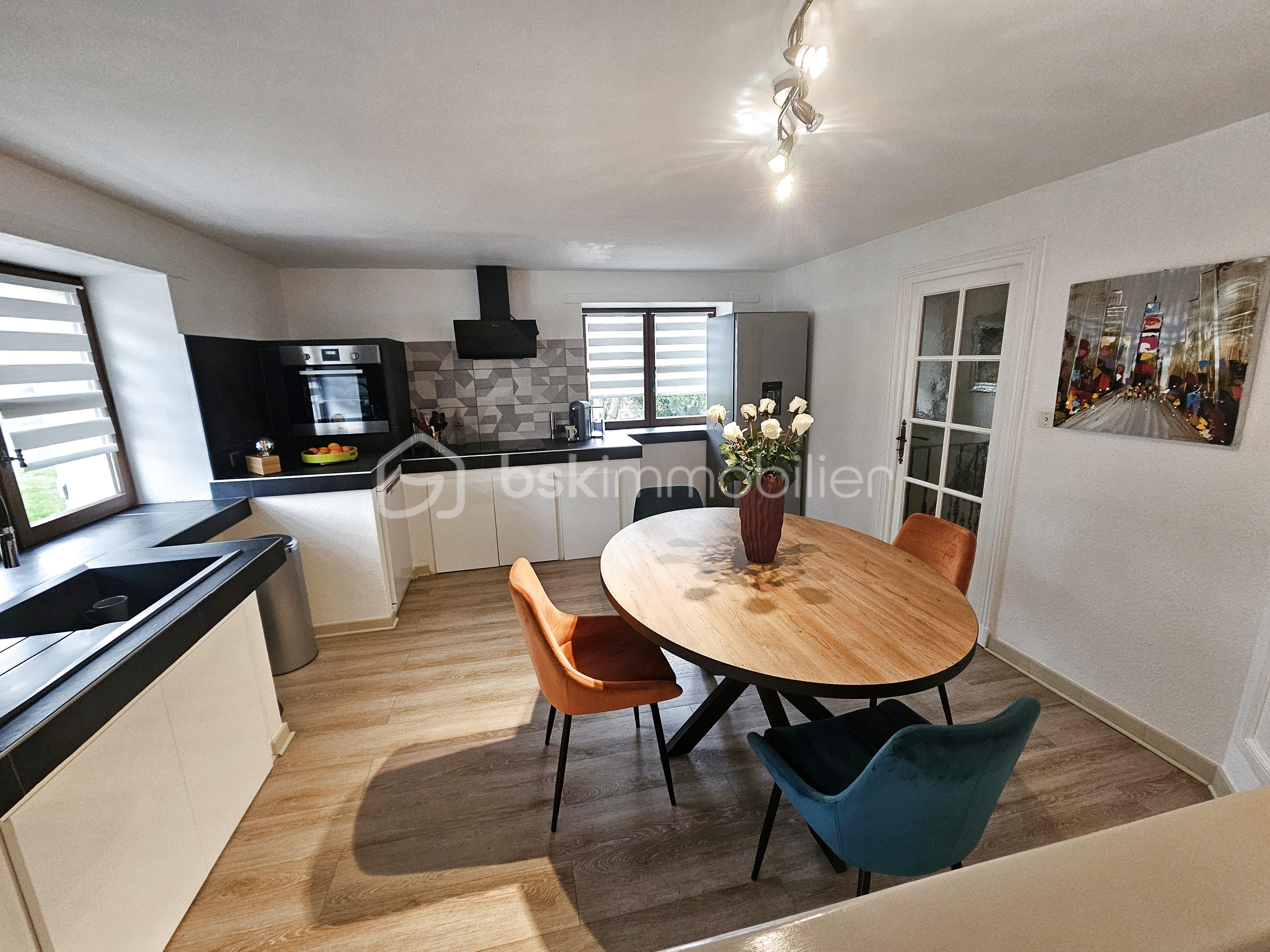 Maison de 250 m² - photo_fae1a8d6b8a6262402484905dbea897c_Inc_0.jpg
