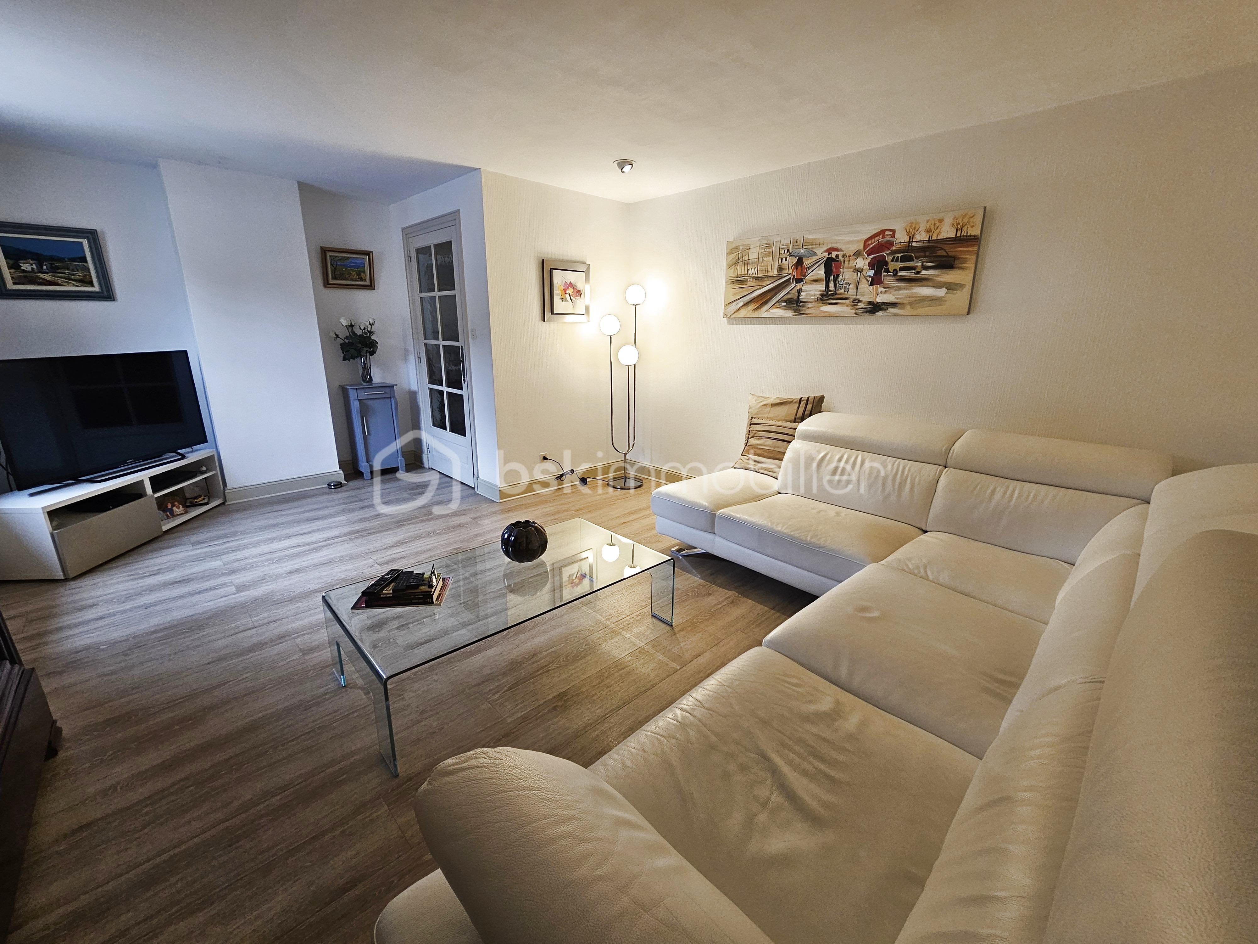 Maison de 250 m² - photo_a8a6962f75adef65c1f5ecbbad6098d8_Inc_0.jpg