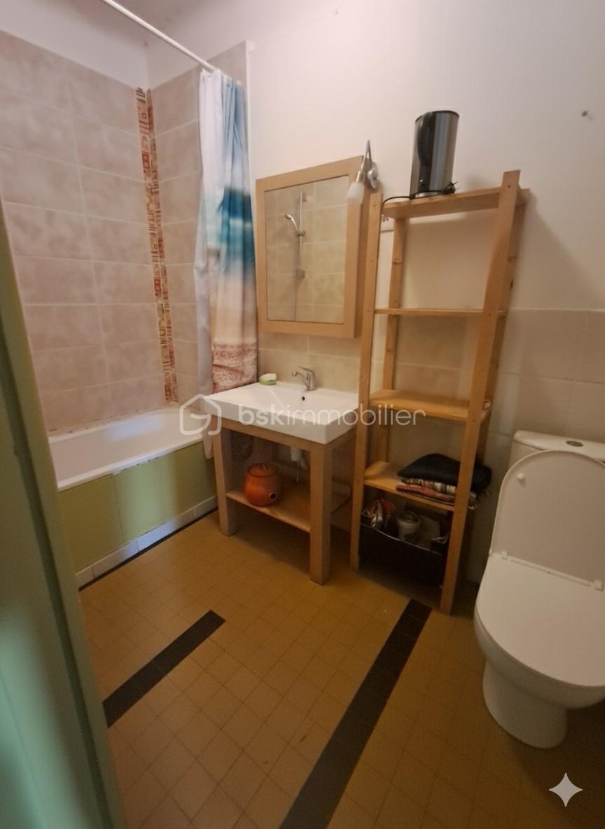 Chambre de service de 28 m² - thumbnail_1763115052272.jpg