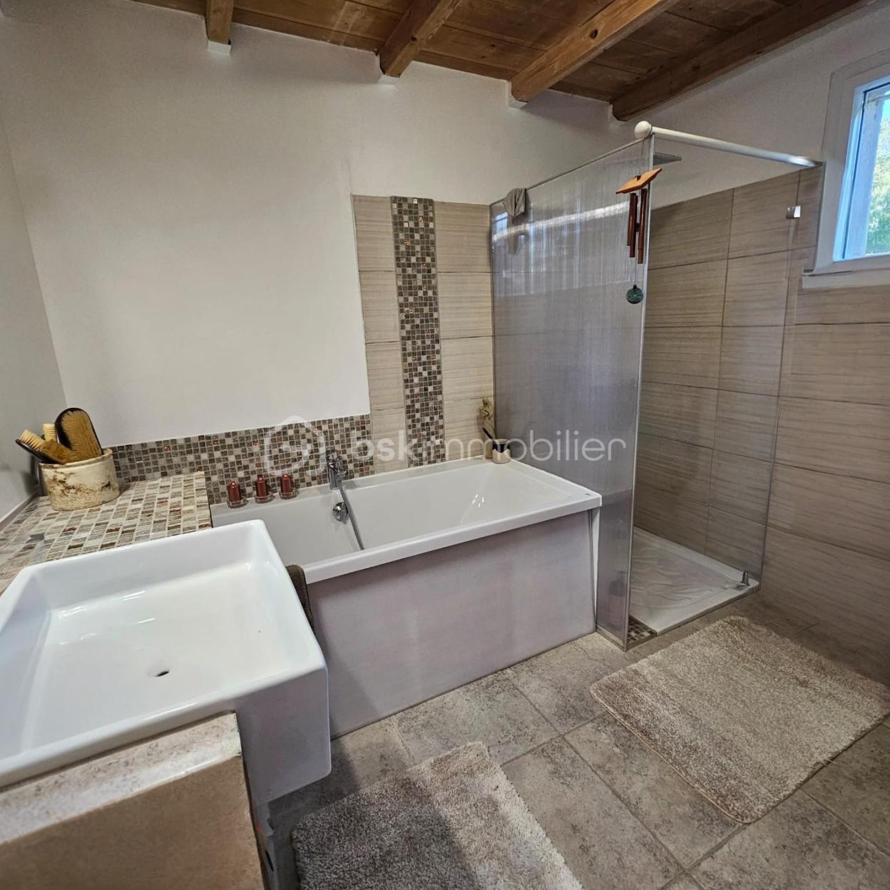 Maison de 162 m² - salle de bain suite parentale.jpg