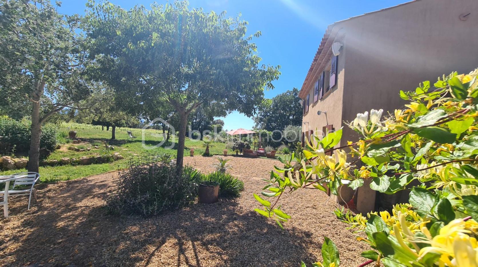 Maison de 162 m² - b04d892638b8d6e-1.jpg