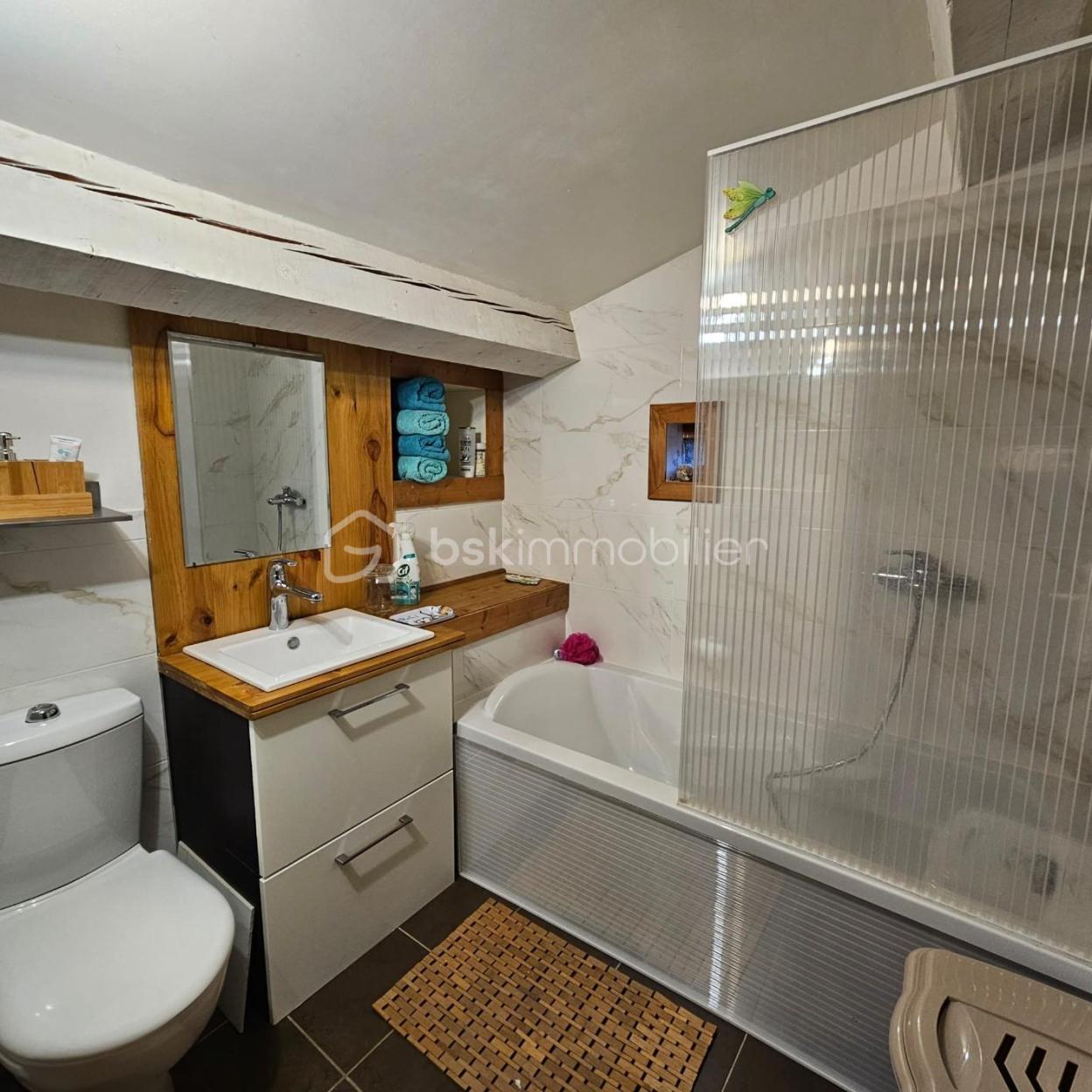 Maison de 162 m² - SDB étage.jpg