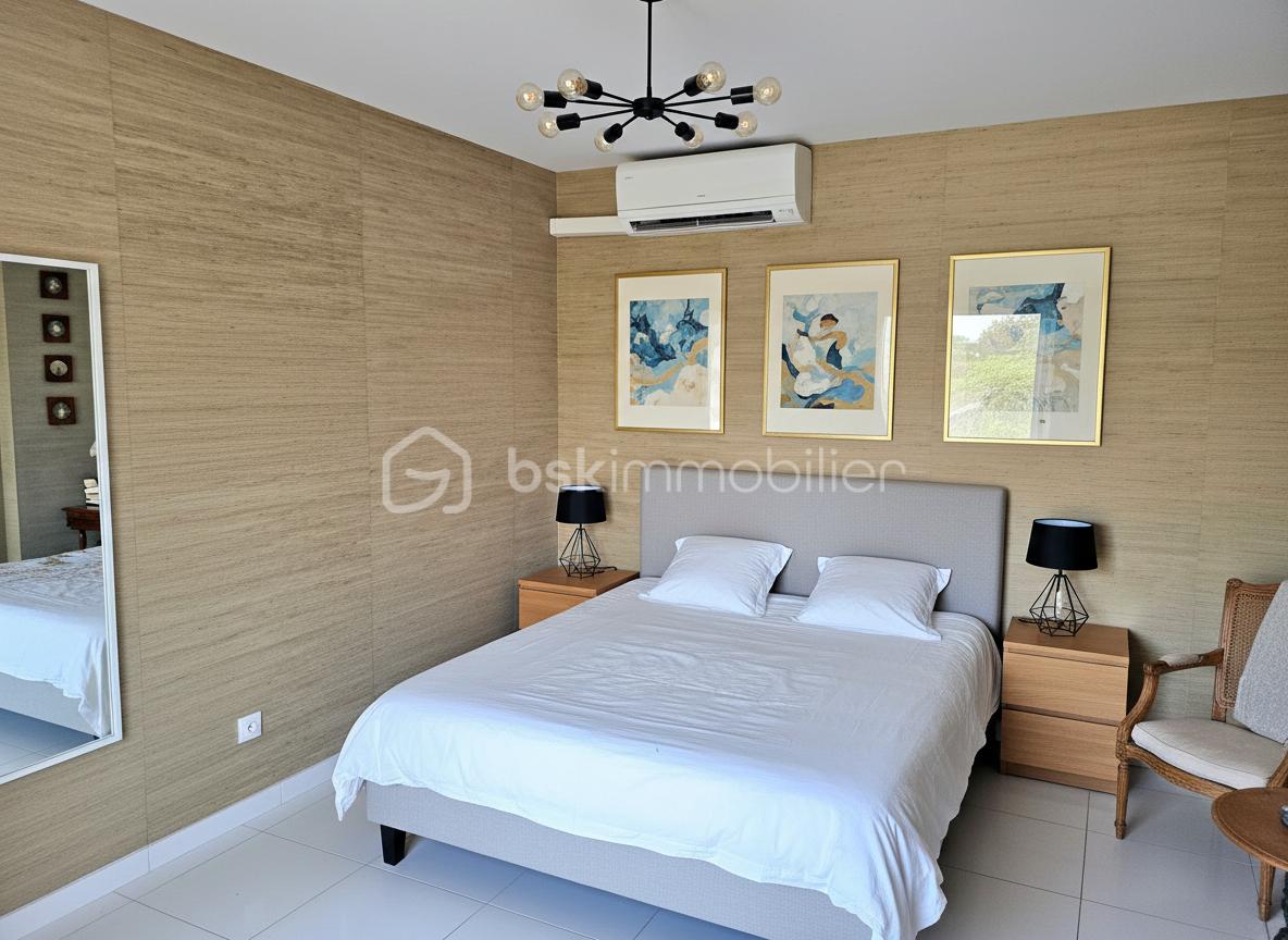 1 luxe rare Carry le rouet generated_2026-02-18T17_17_00.534.jpg