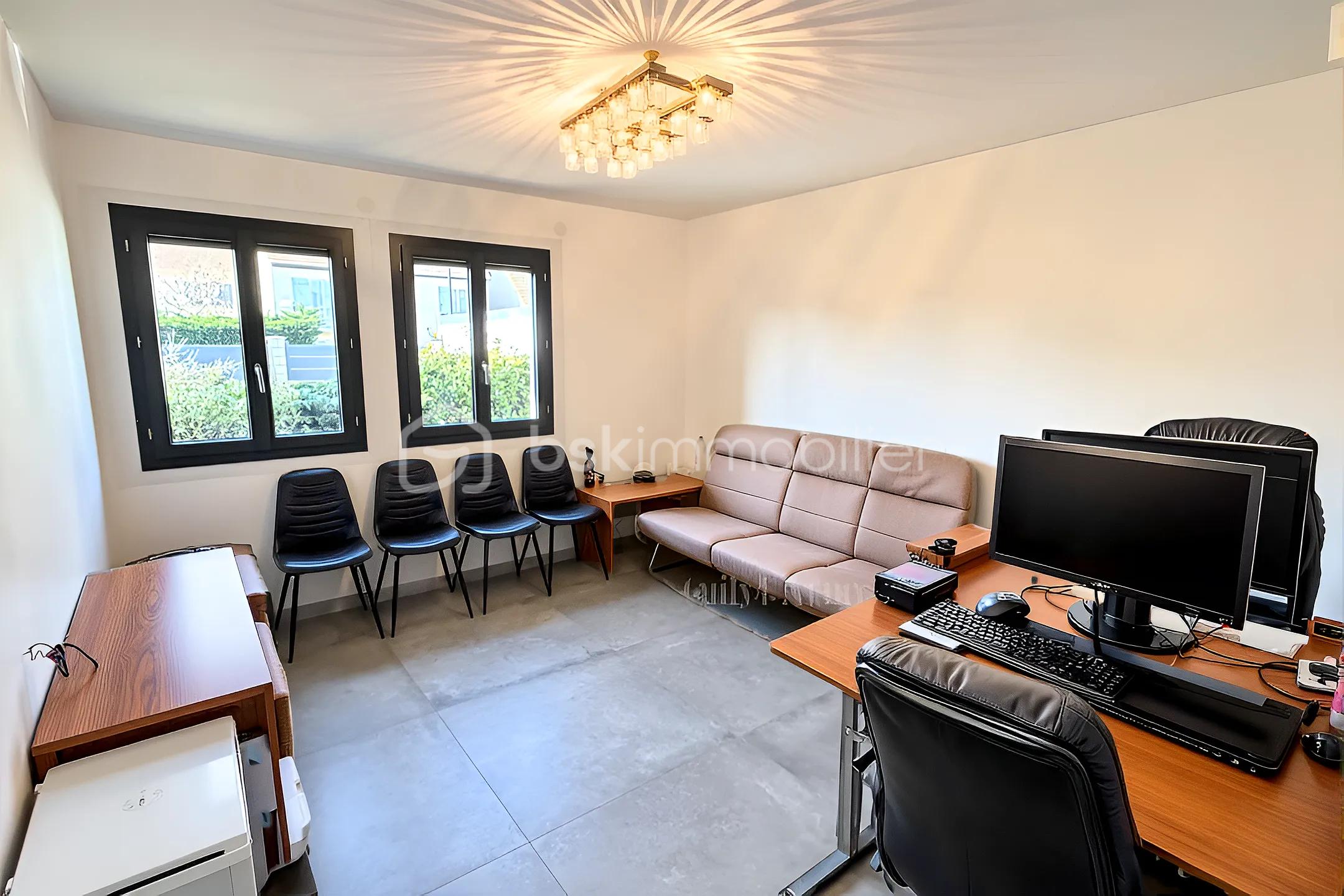 BUREAU HOME STAGING.jpeg