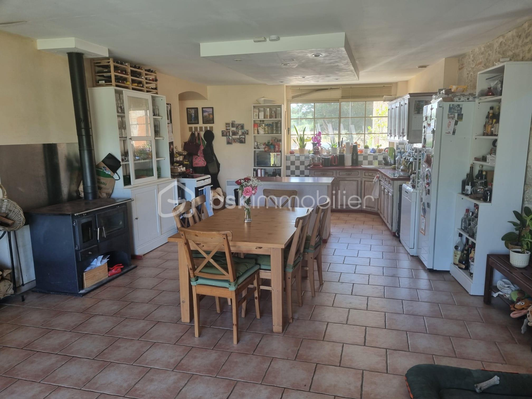 Maison de 349 m² - 01 Cuisine_Salon maison secondaire.jpeg