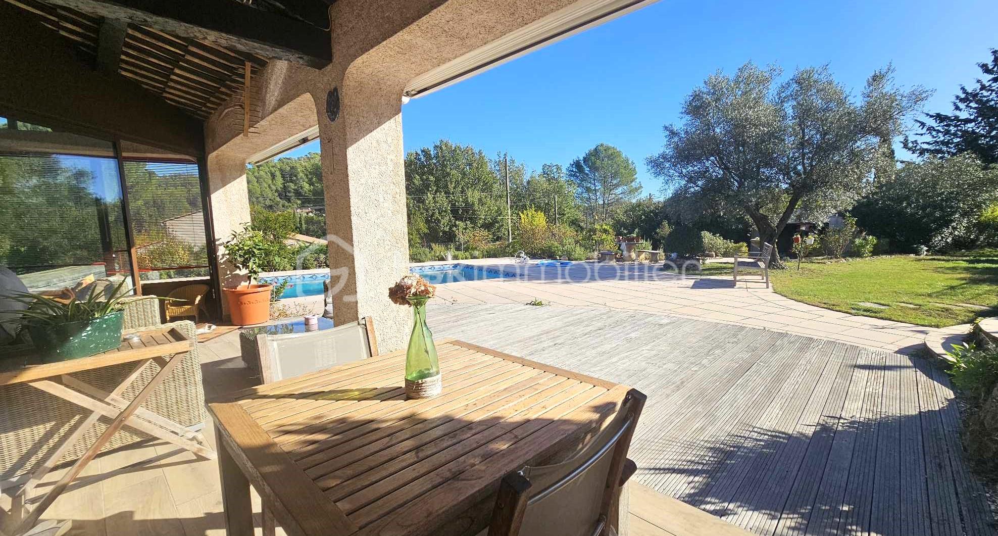 Maison provencale de 130 m² - 367277494_1584384828970668_4205208716681832554_n.jpg