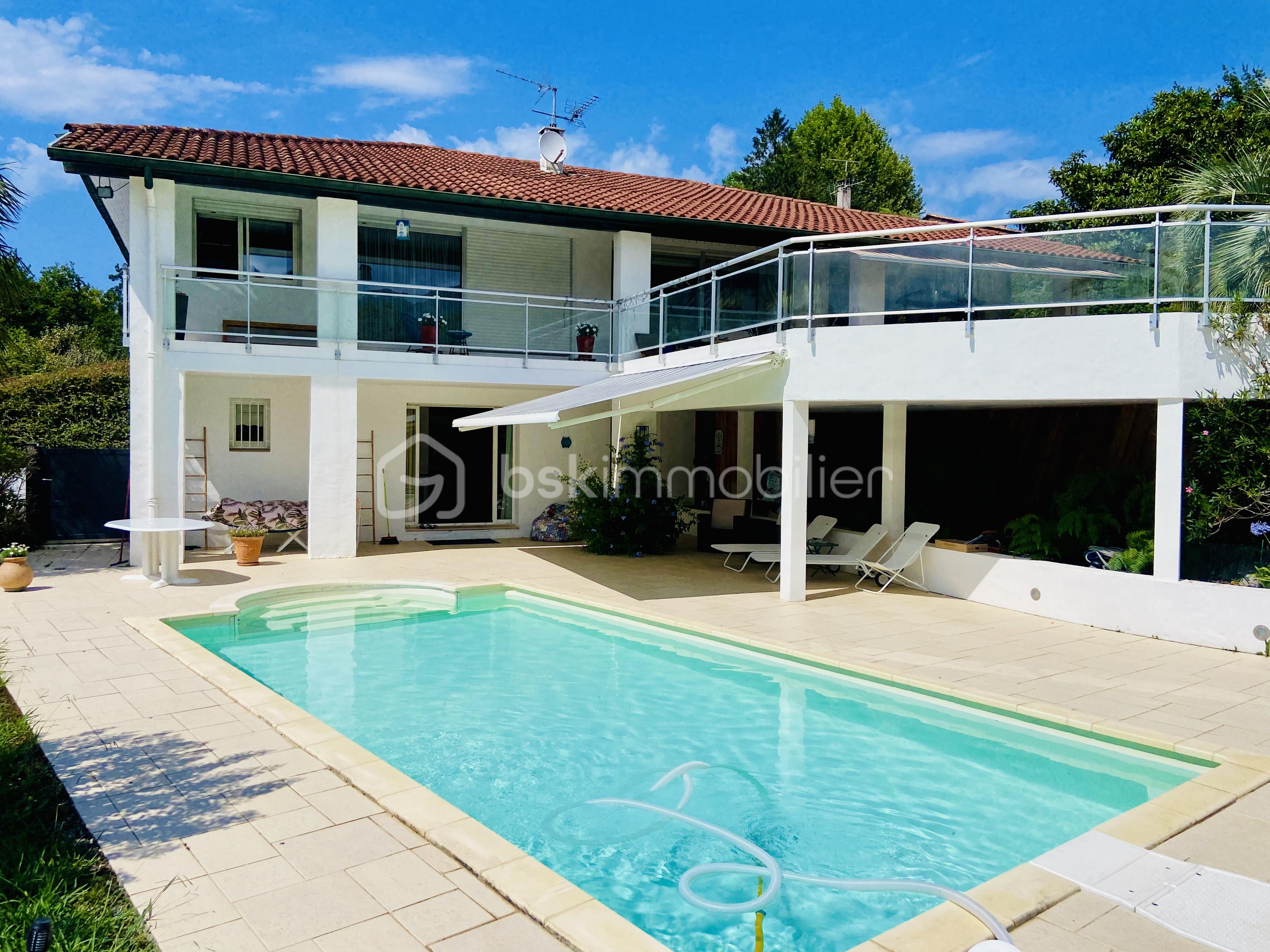 Maison 6 pièces 238 m² · à Urrugne · 238 m² · 1 160 000 €