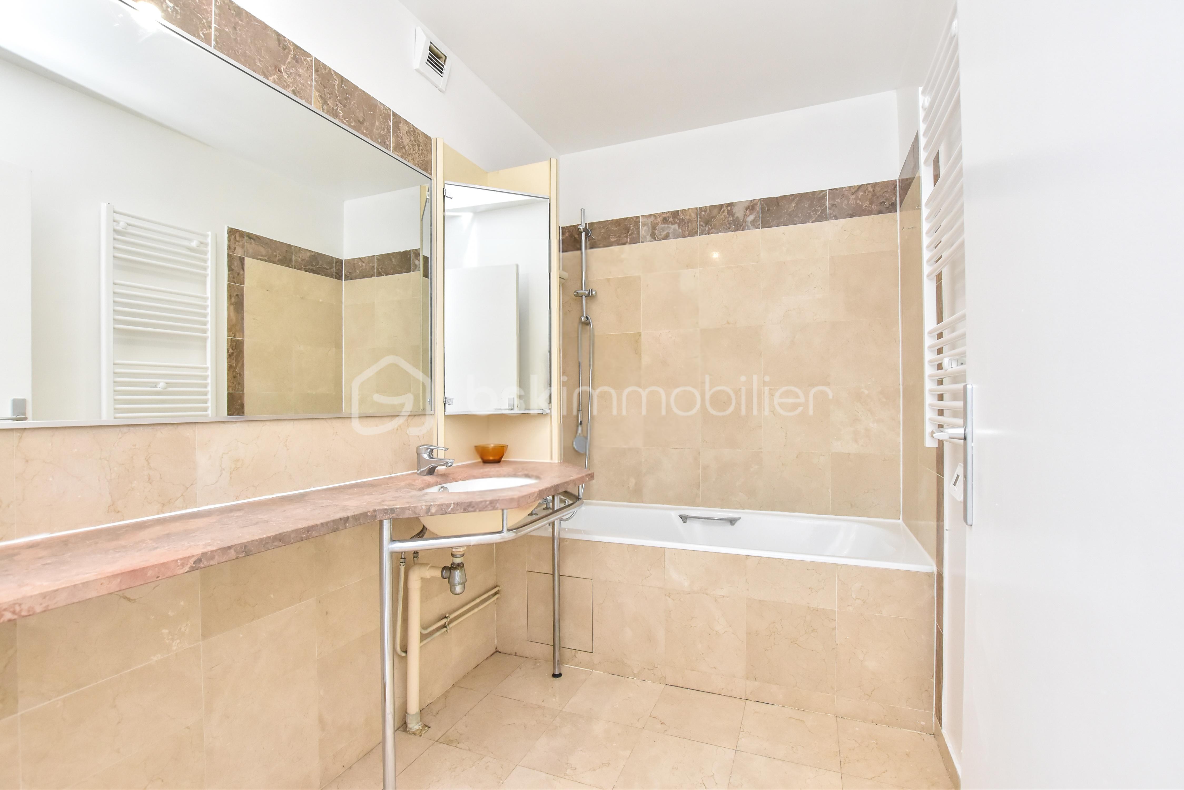Appartement de 82,83 m² - Ariana immobilier-agence immobiliere-paris-appartement-T3-Paris 14-salle-de-bain-001.jpeg