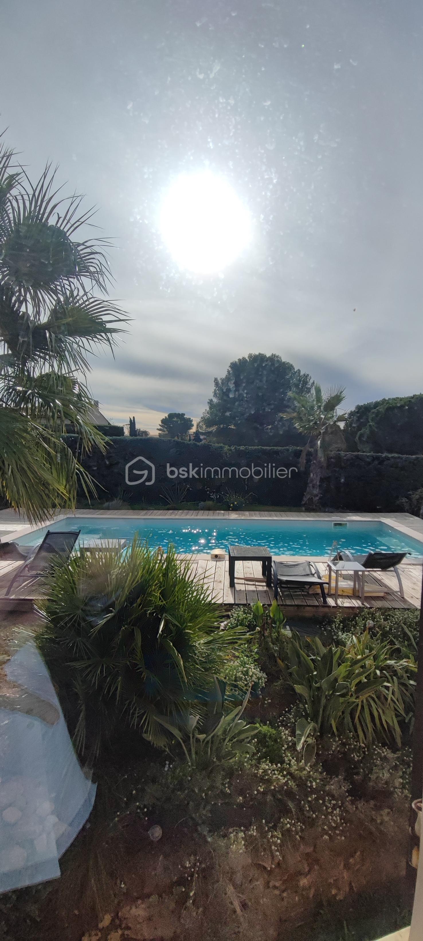 Demeure de 165 m² - morosinotto vue piscine contre jour.jpg