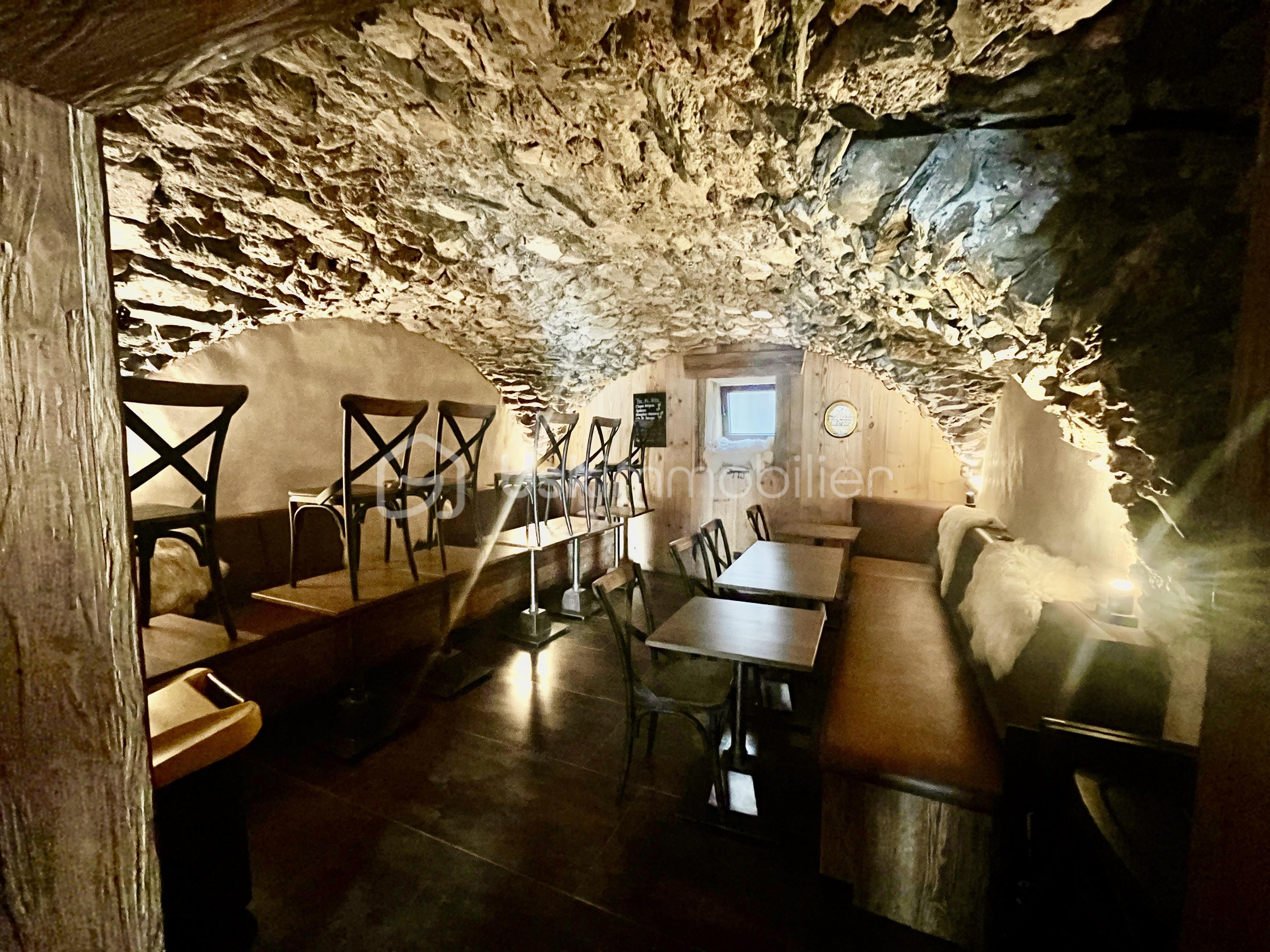Bar 1.jpg