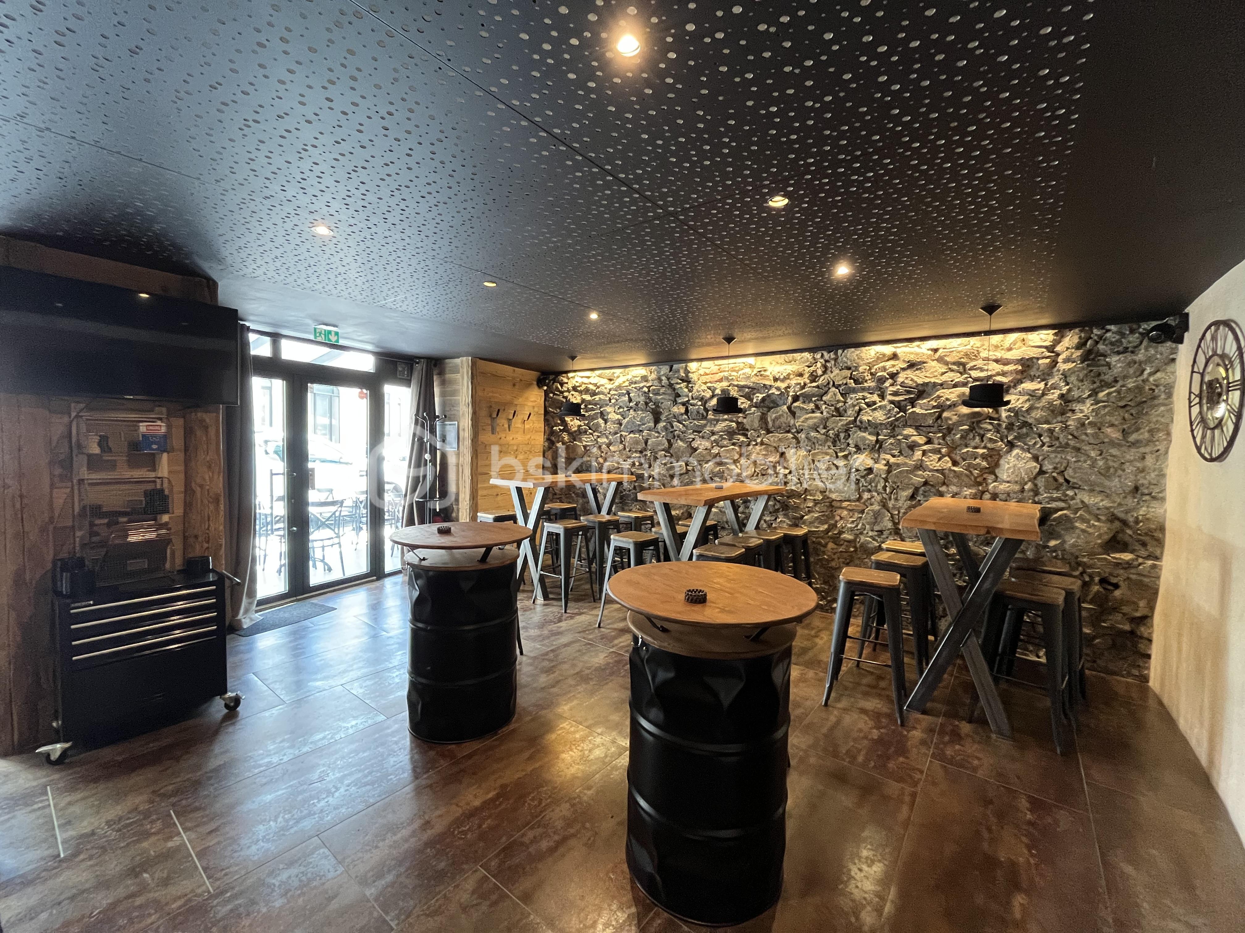 Bar 12.jpg