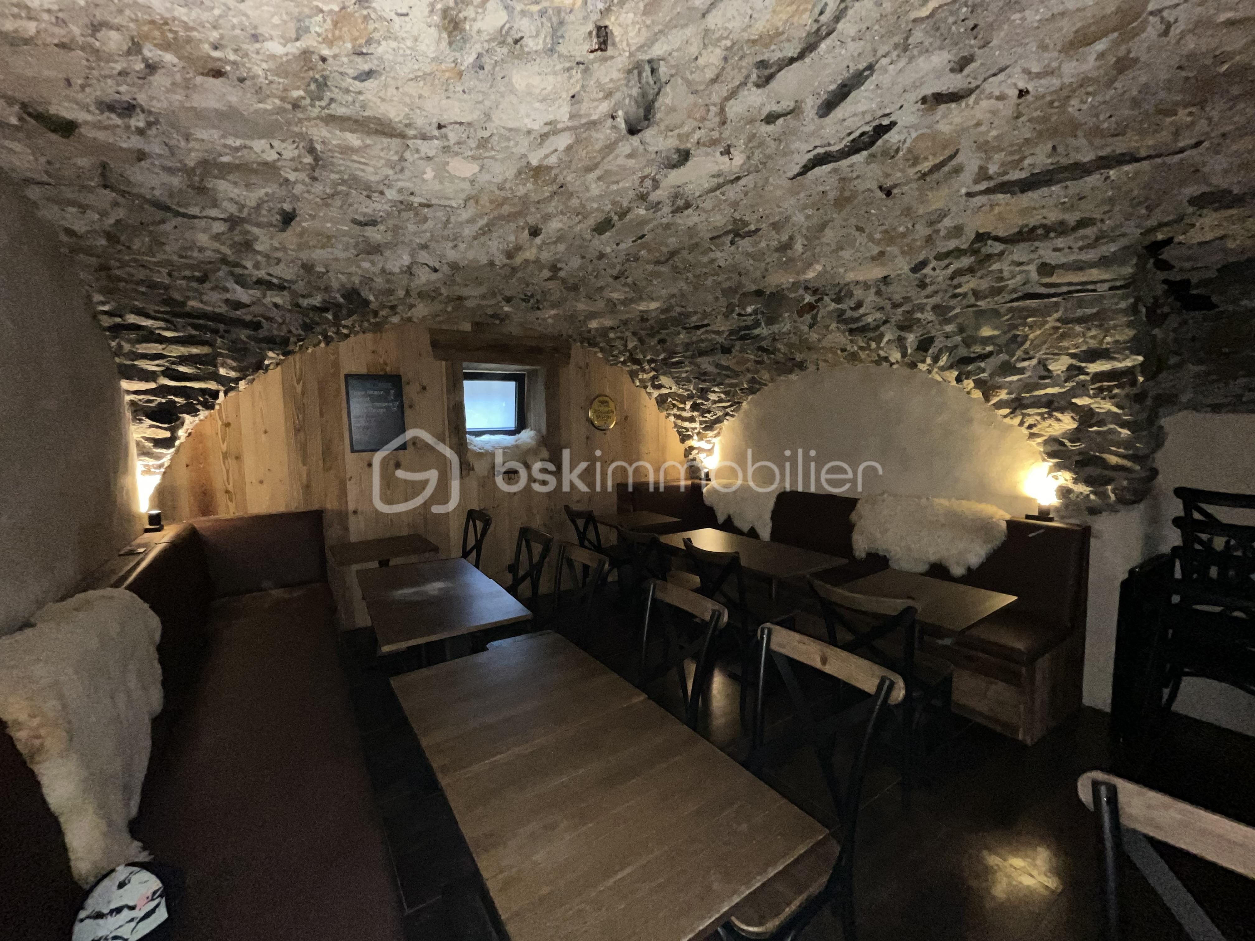 Bar 9.jpg