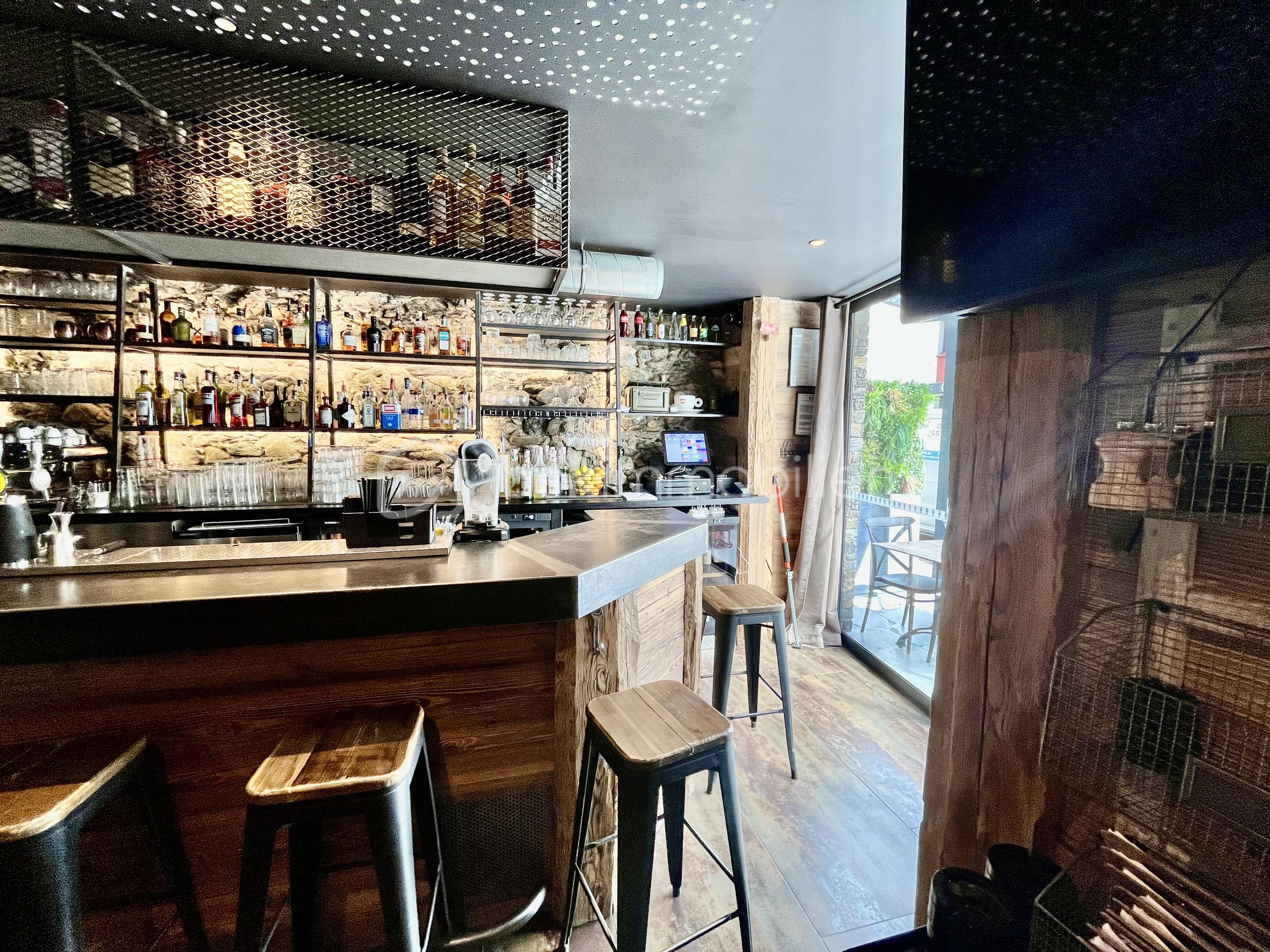 Bar 6.jpg
