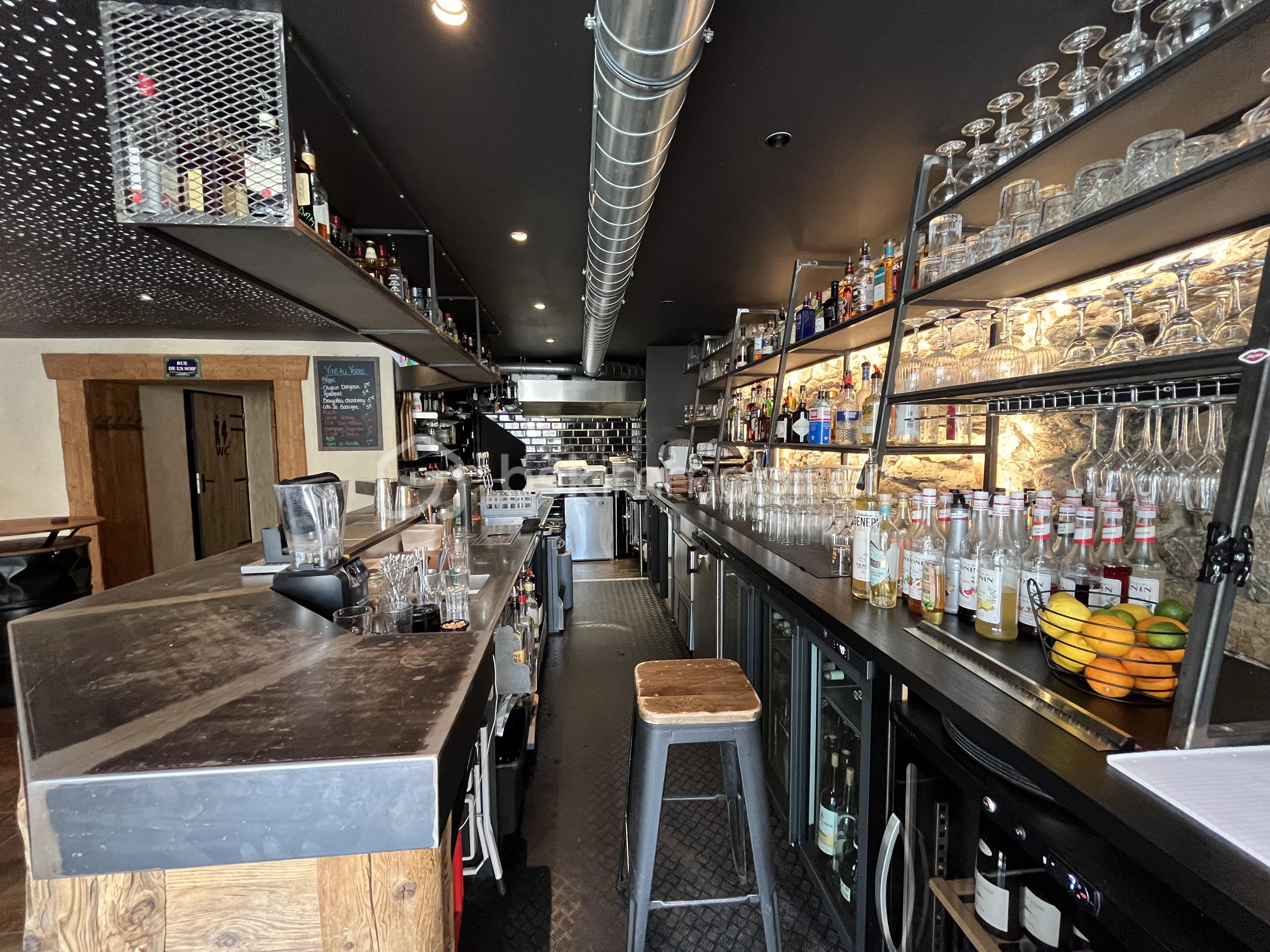 Bar 10.jpg