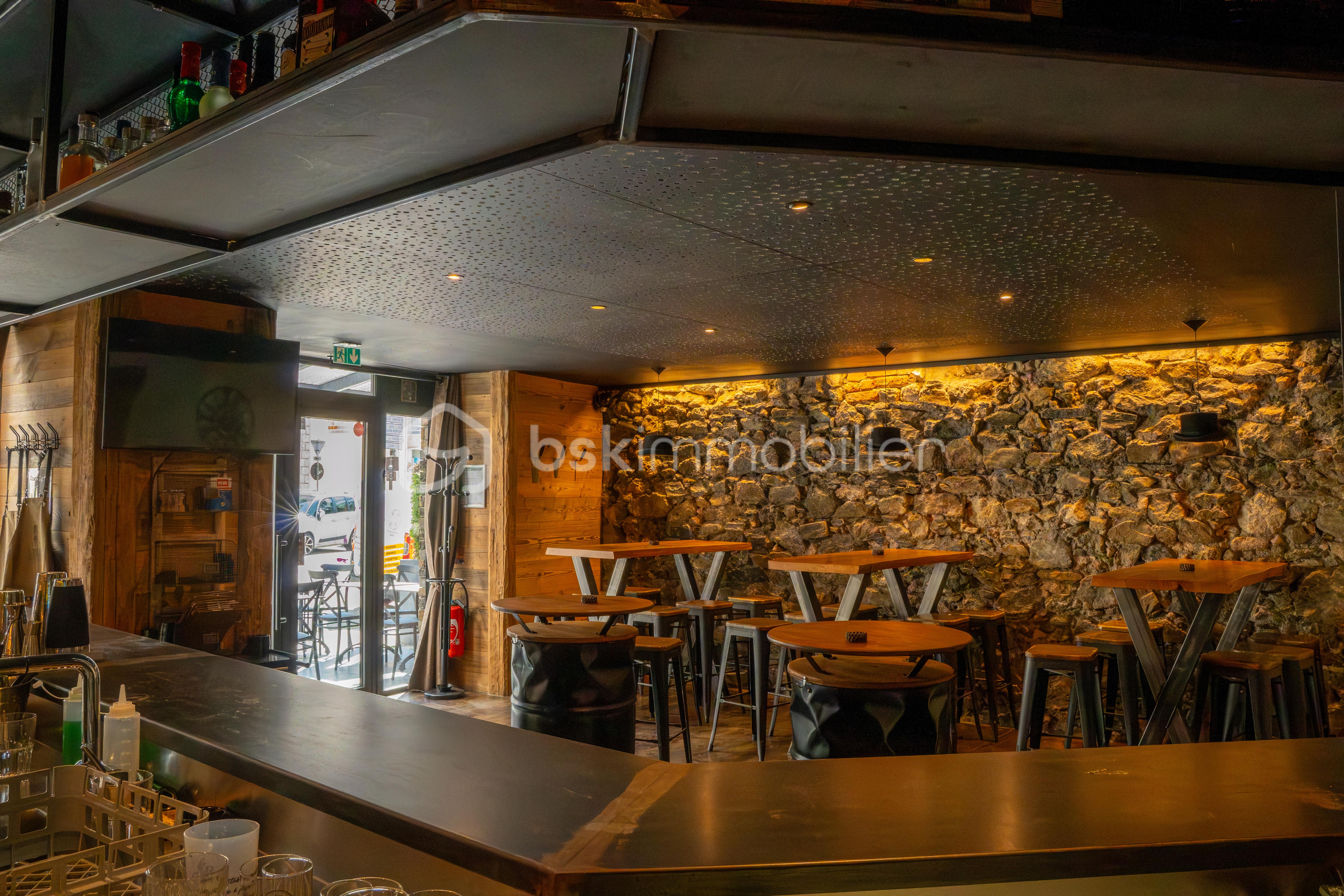 INT entrée bar.jpg