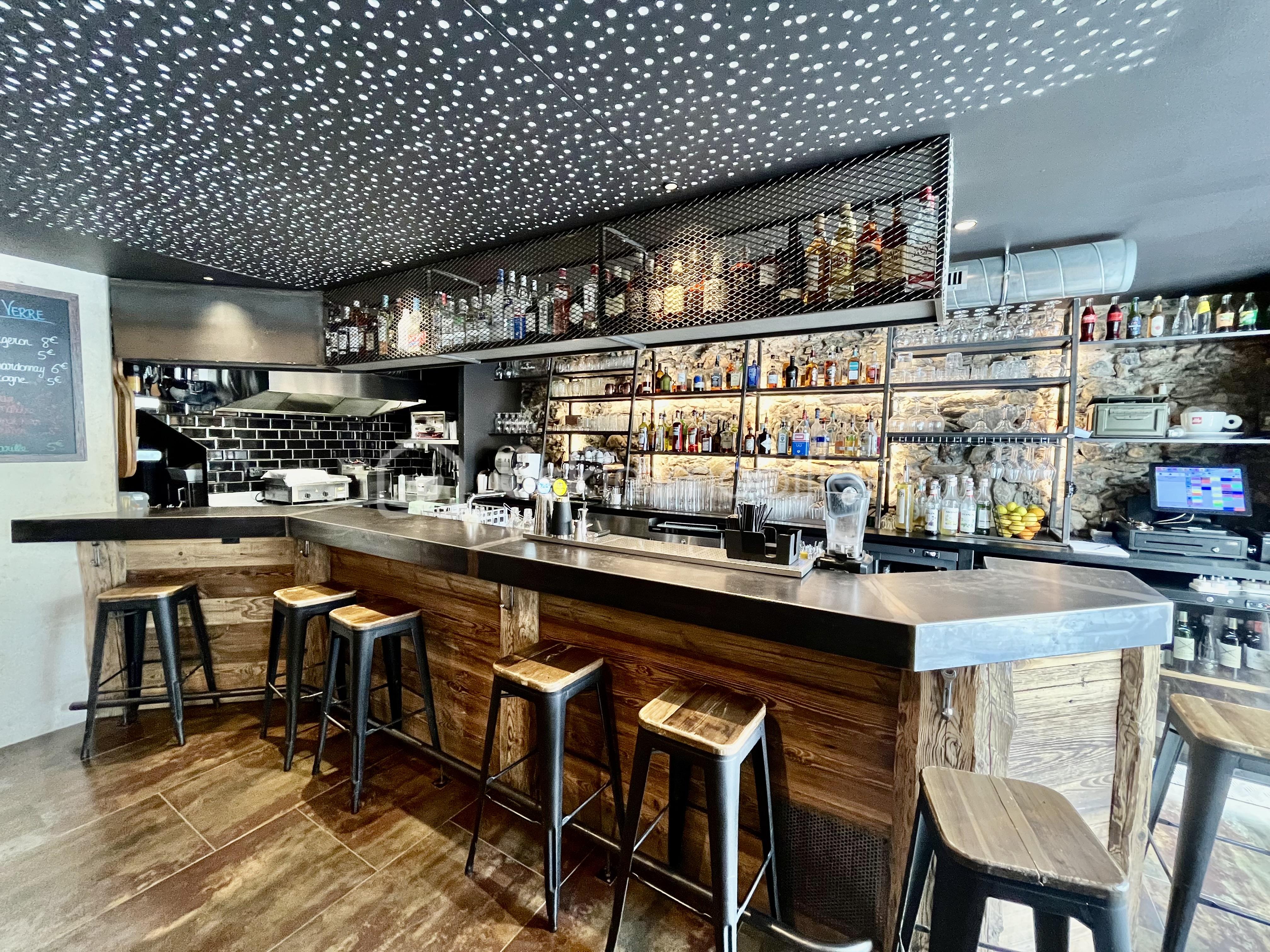 Bar 7.jpg