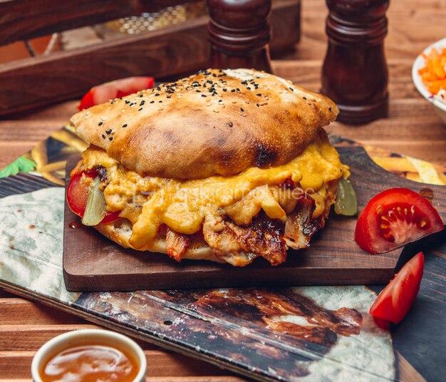 cheeseburger-laitue-tomate_140725-111.jpg