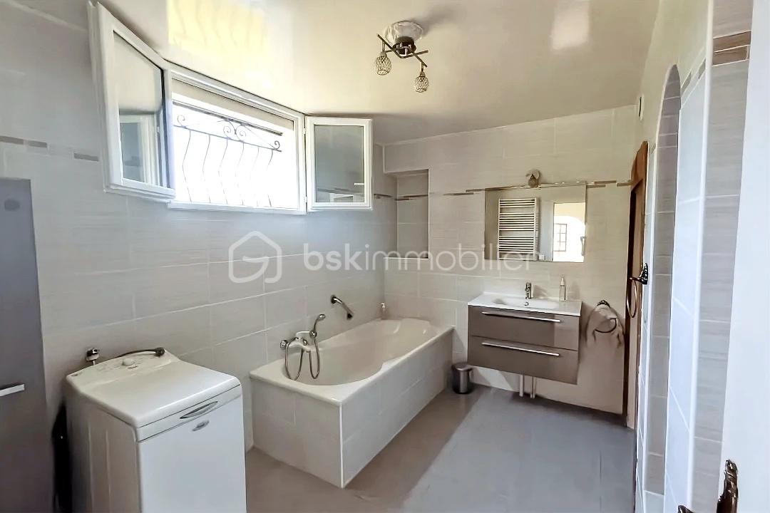 Maison de 160 m² - hoqi-b2e0d868faba4a3f852377a61bb2d8bb.jpg