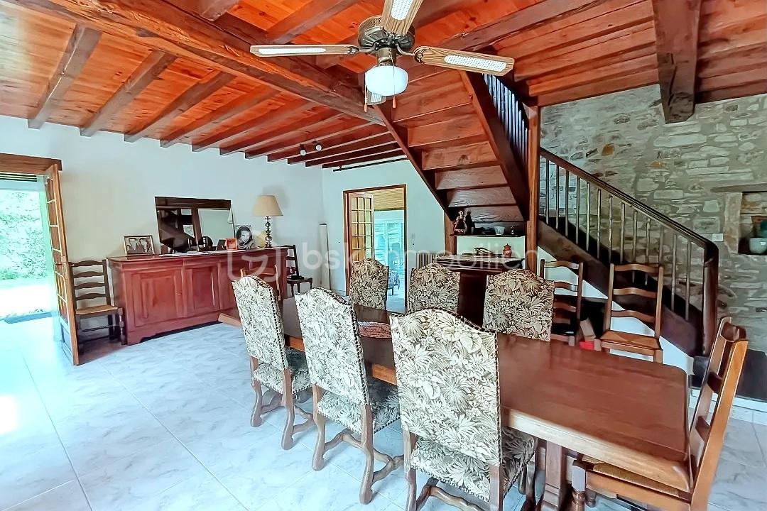 Maison de 160 m² - hoqi-02f53741e6cc4c8e85f0a4be8c5f36b2.jpg