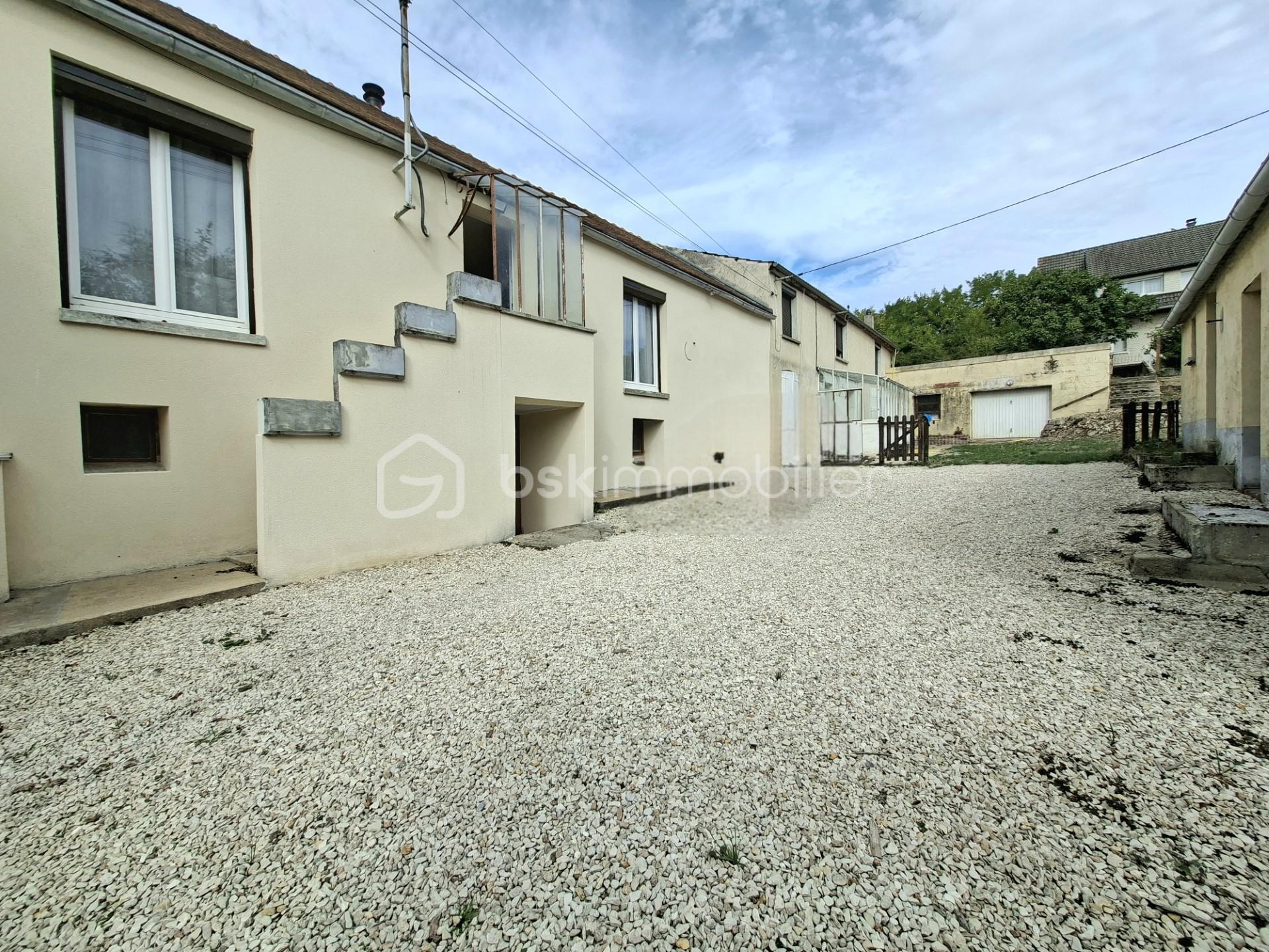 Extérieur coté cour.jpg