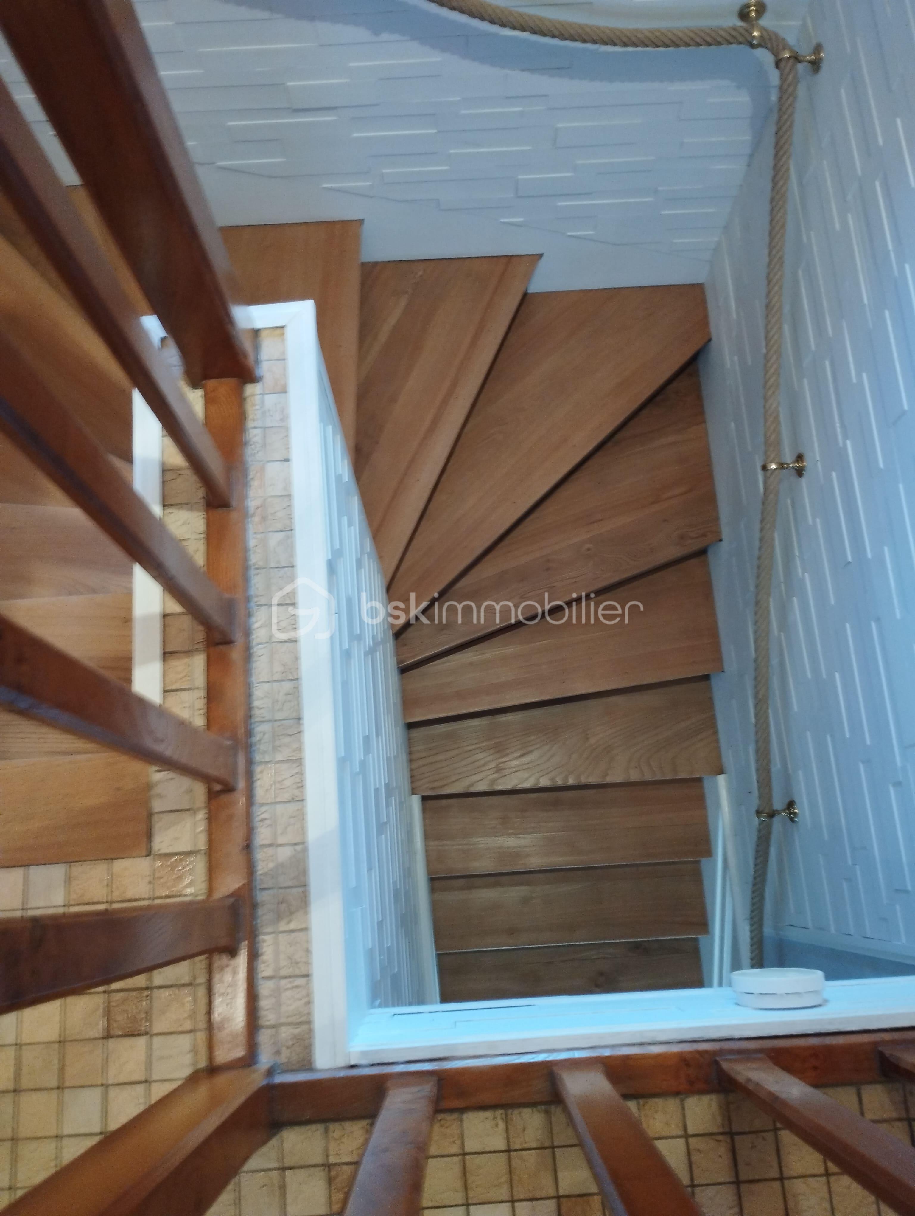 Maison de 158 m² - Escalier (2).jpg