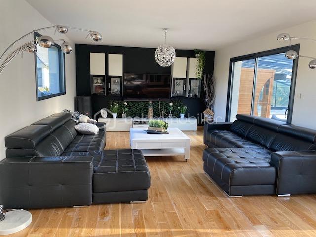 Maison contemporaine de 262,14 m² - salon 3.jpg