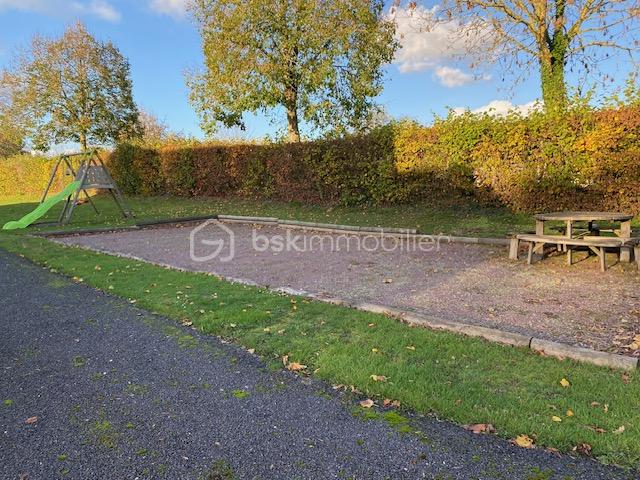 Maison contemporaine de 262,14 m² - pétanque.jpg