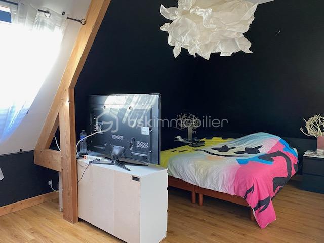 Maison contemporaine de 262,14 m² - chambre 2.jpg