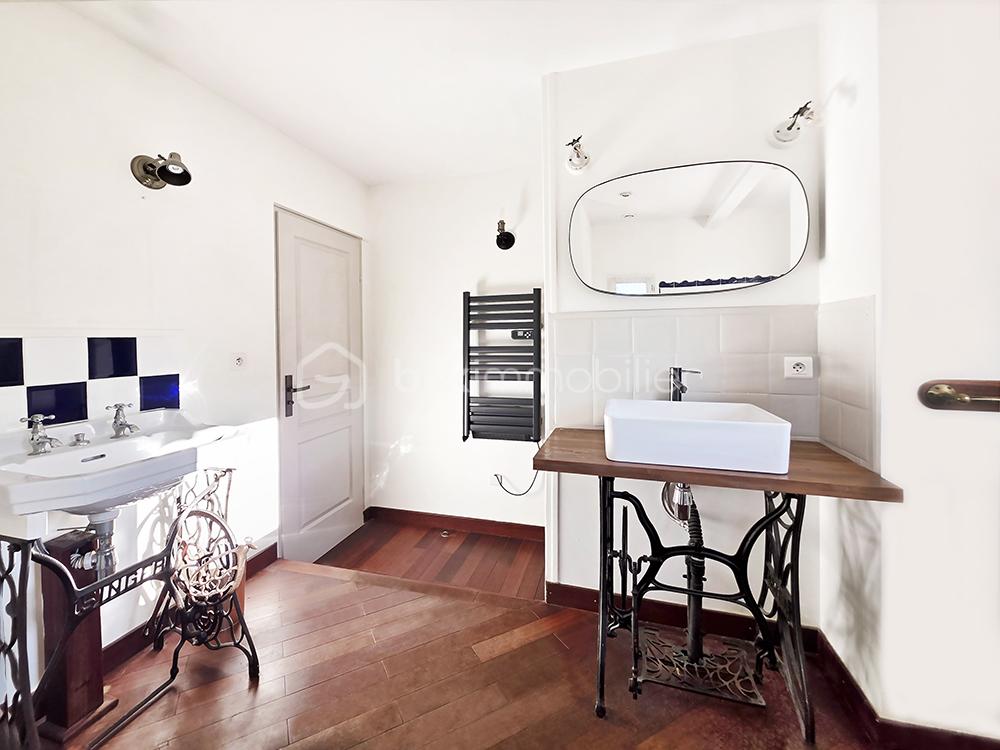 Maison provencale de 157 m² - salle de bain 2.jpg