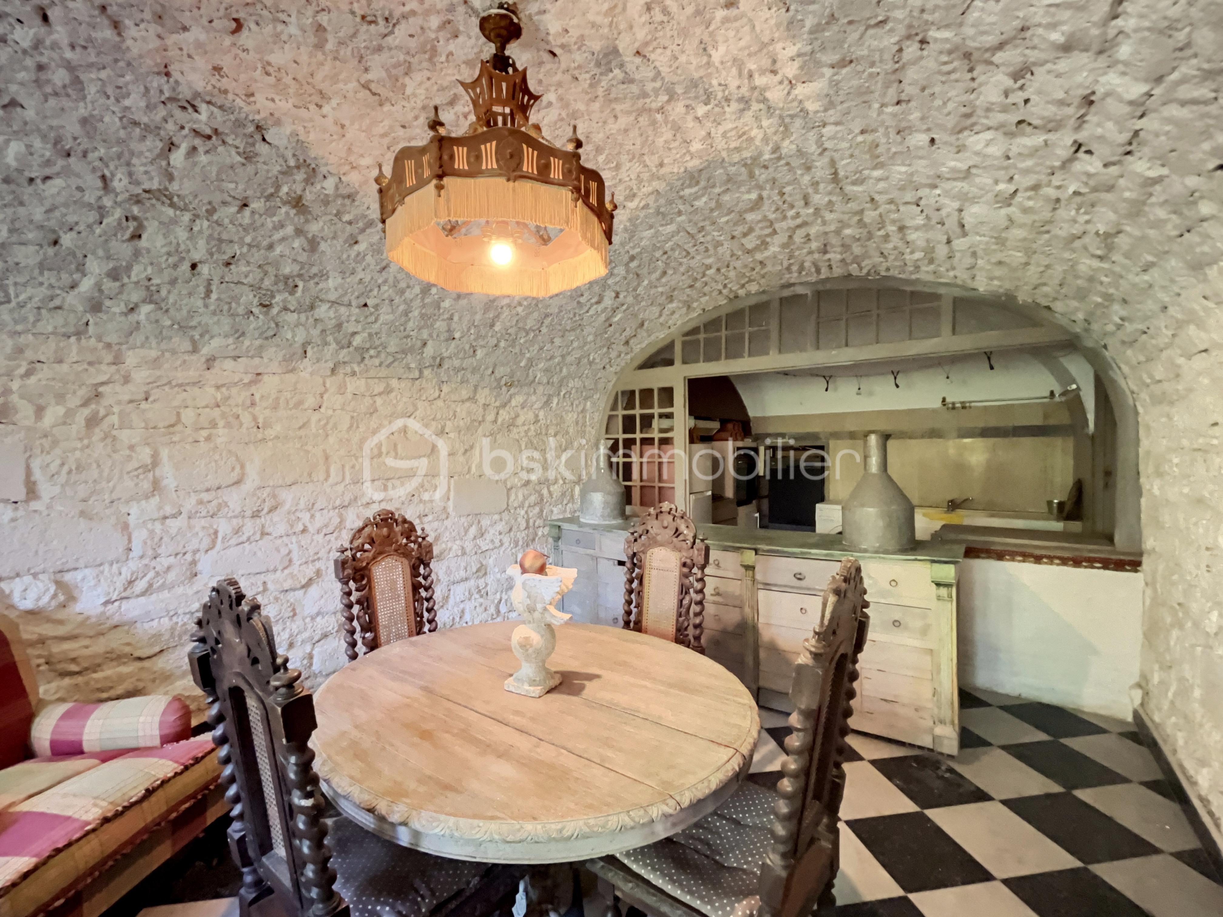 Propriete de 341 m² - SALLE A MANGER.jpg