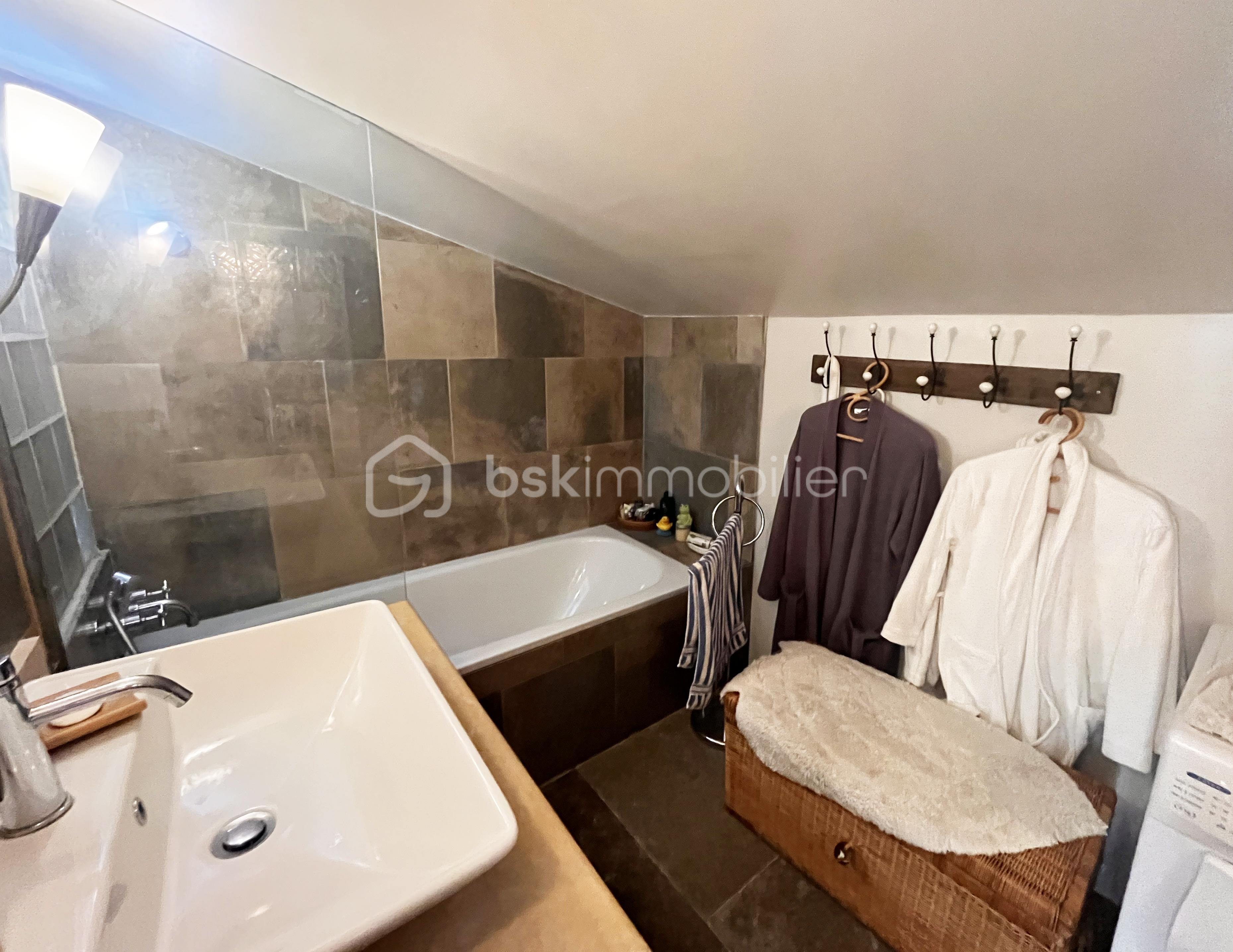 Propriete de 341 m² - SDB.jpg