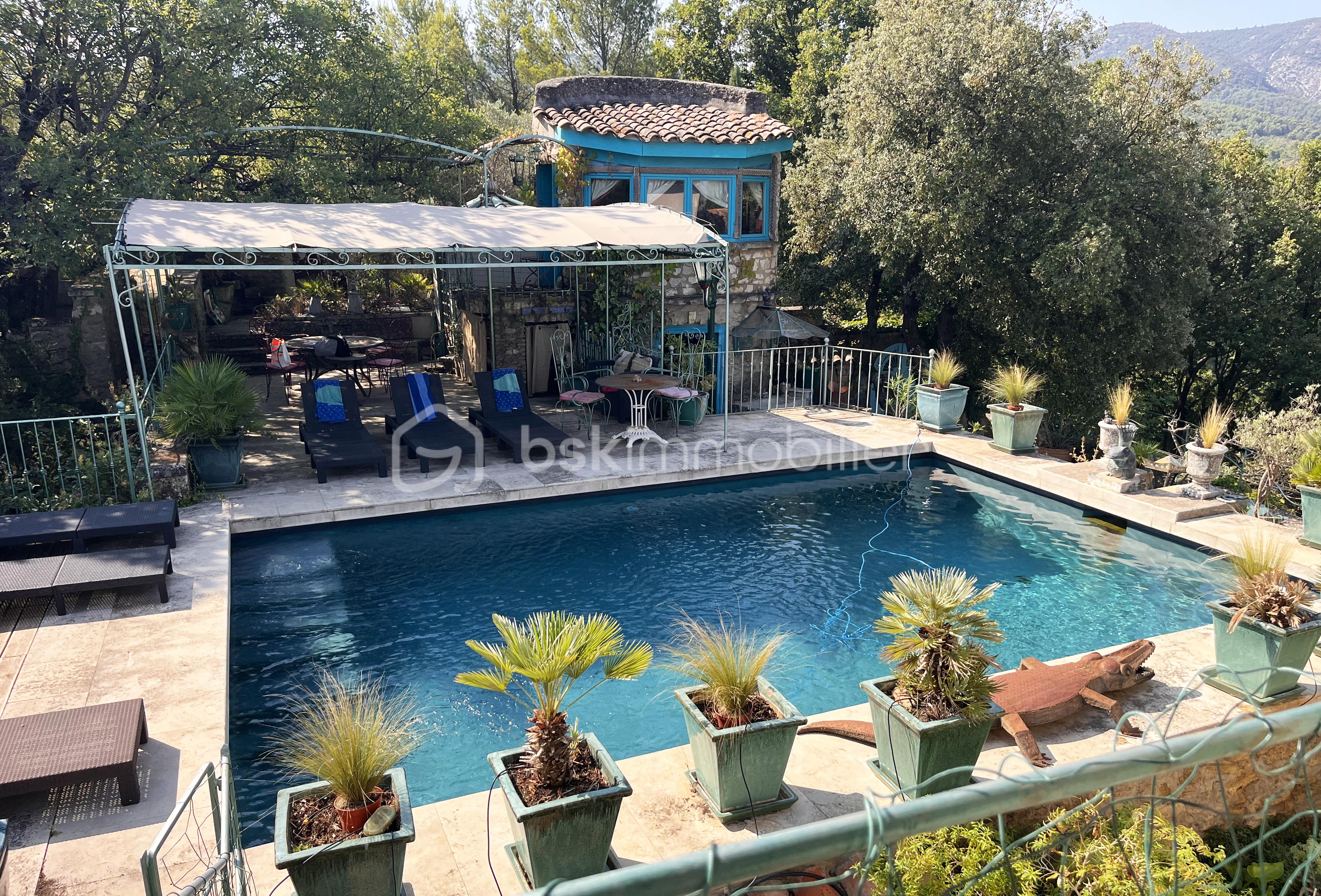 Propriete de 341 m² - Piscine.jpg