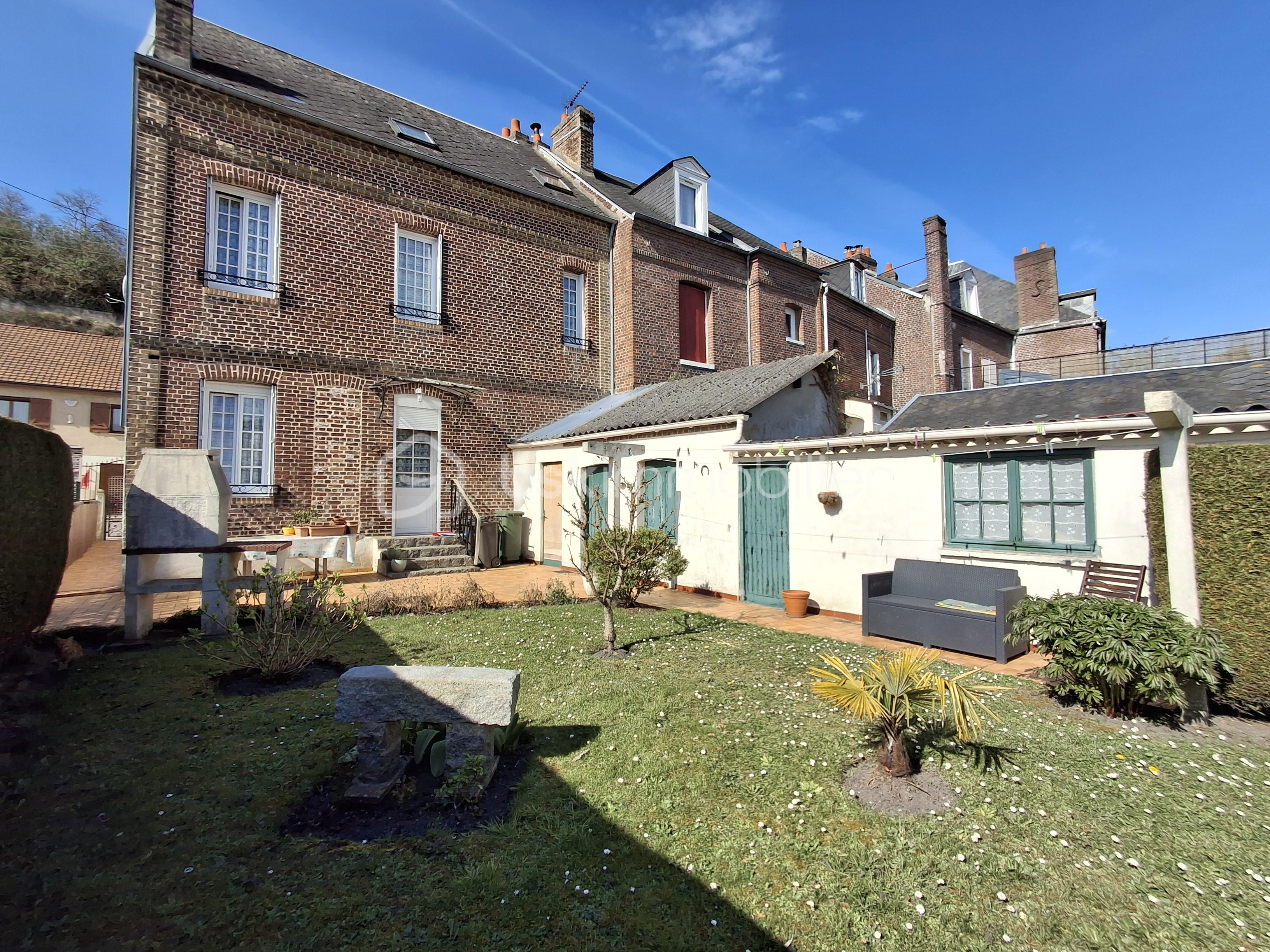 Maison de 111 m² - façade arrière paysage soleil 2.jpg