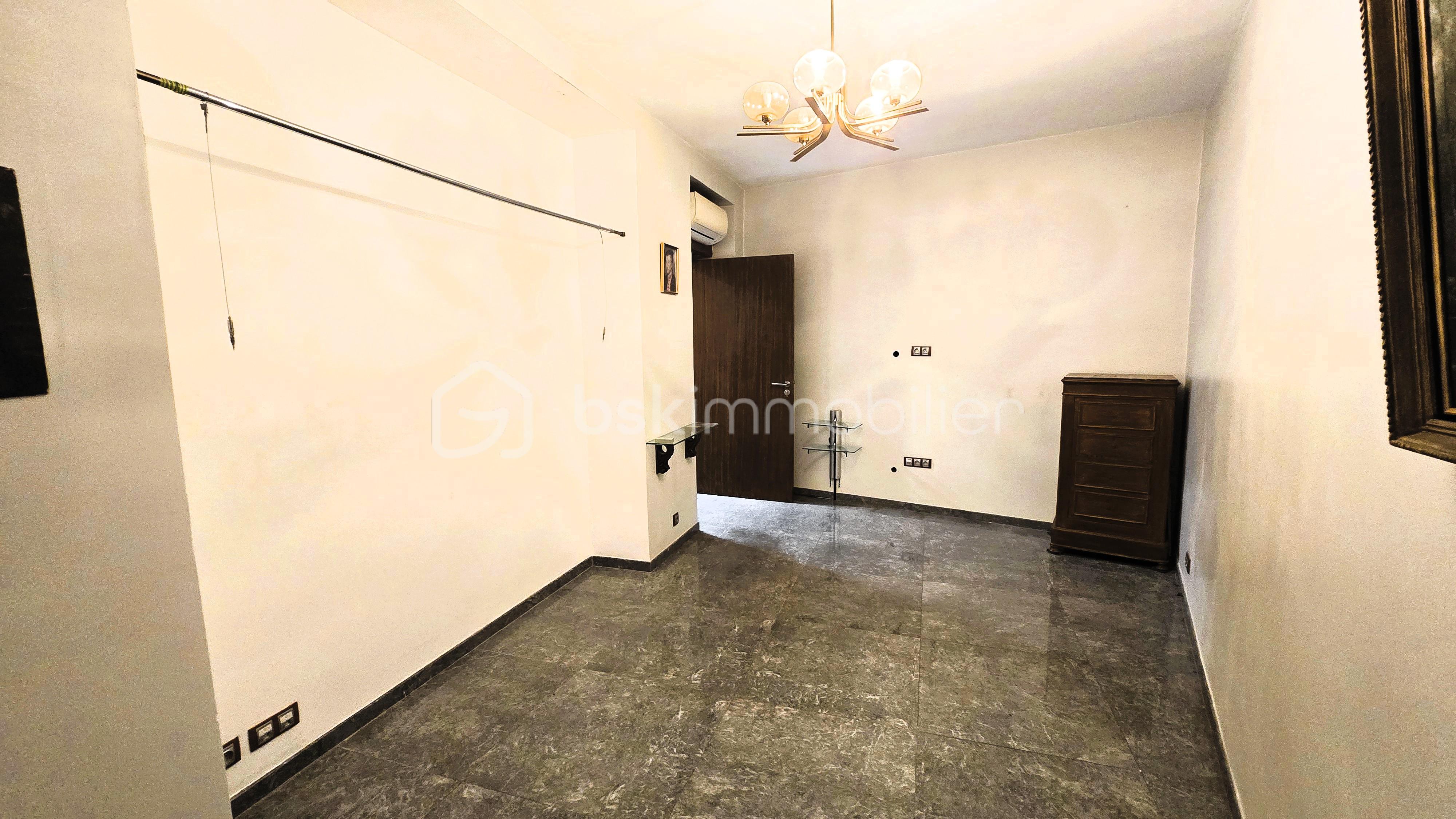 Local commercial de 56,53 m² - chambre.jpg