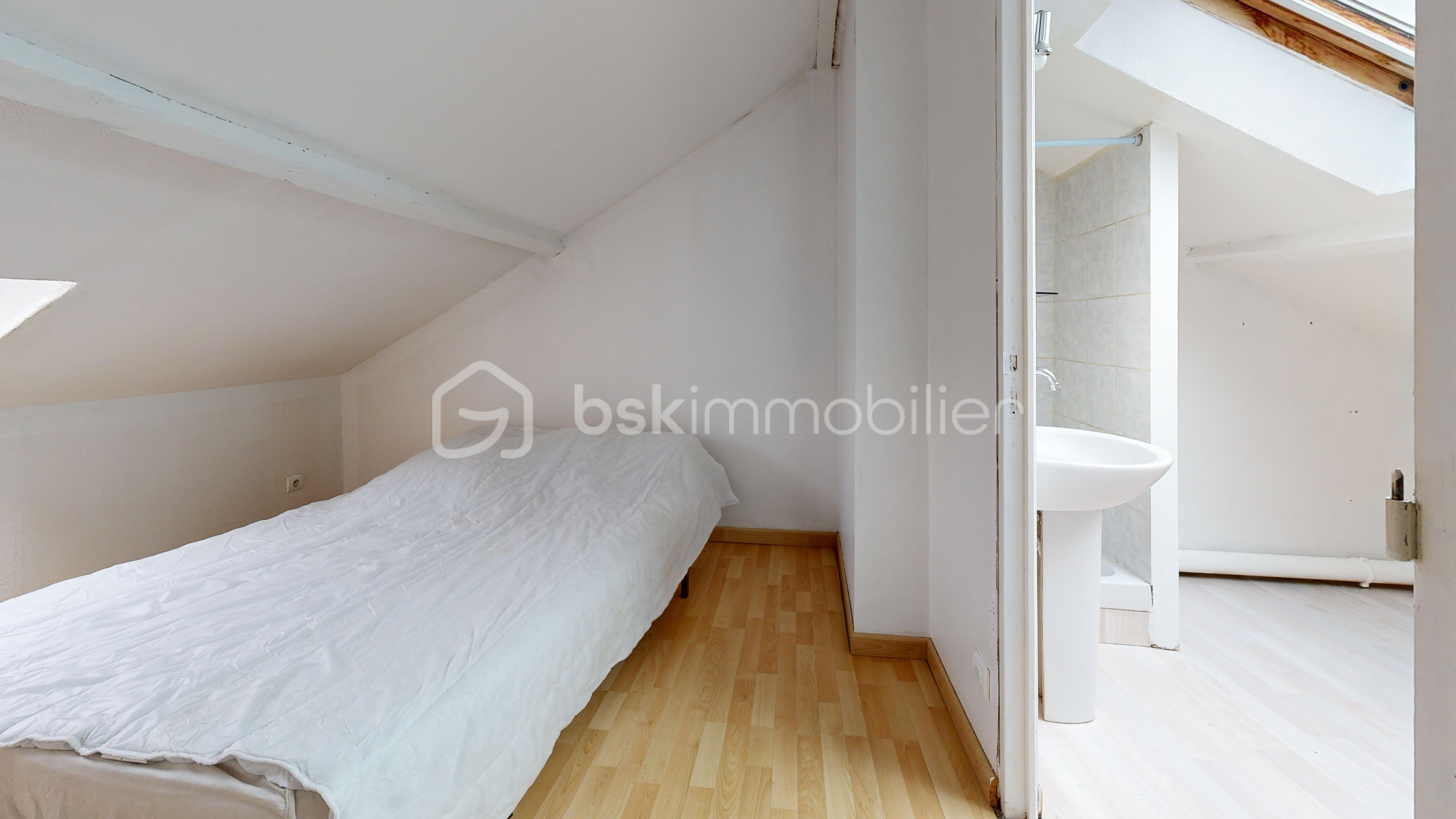 4-Rue-Hadrien-Tarrade-Bedroom.jpg
