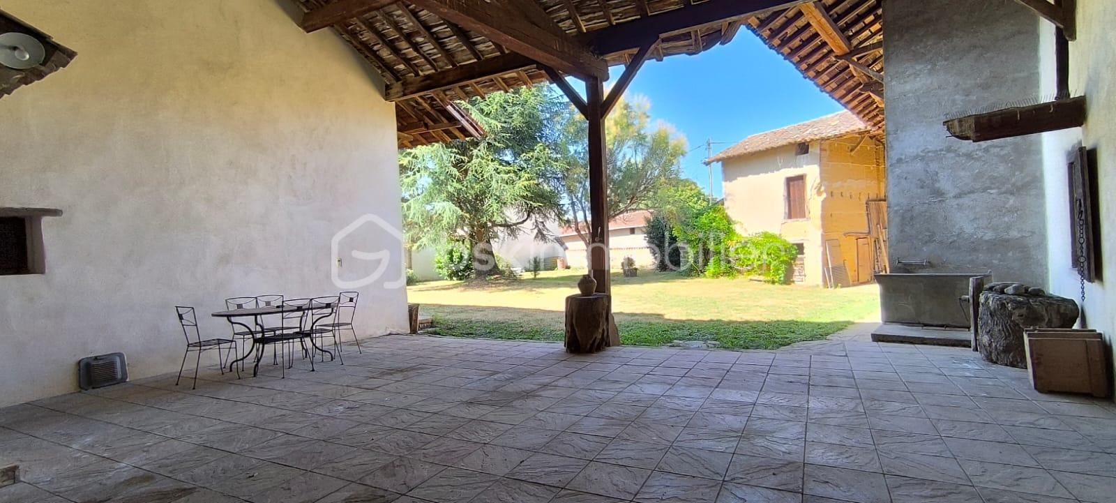 Corps de ferme de 126 m² - PORCHE.jpg