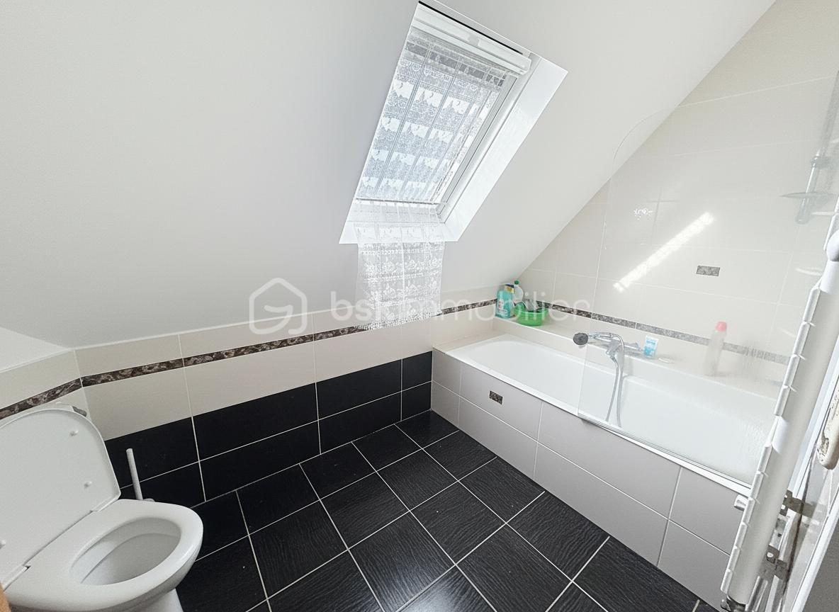 Maison de 154 m² - salle de bain etage.jpeg