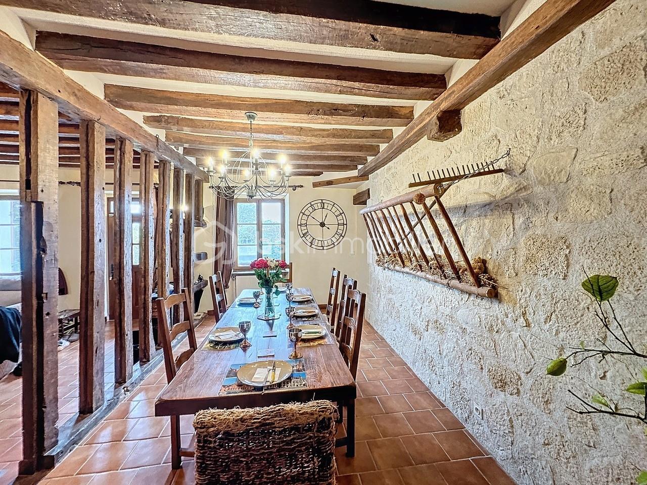 Maison de 221 m² - salle à manger 2.jpg