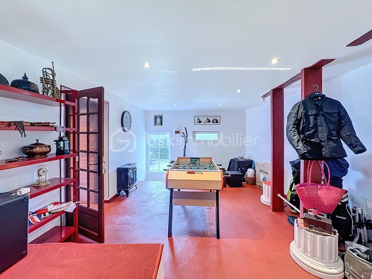 Maison de 221 m² - salle babyfoot.jpg